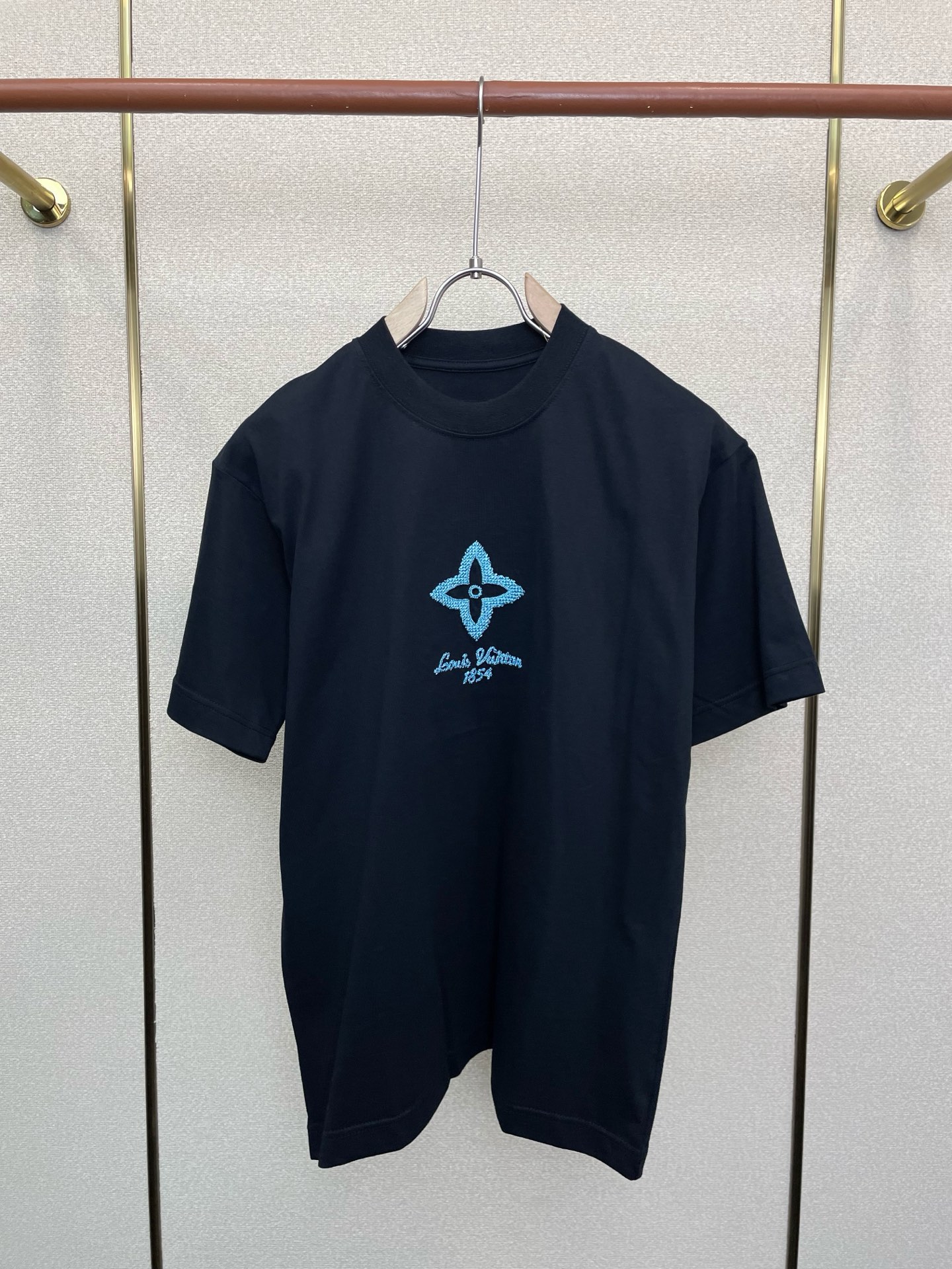 。Louis Vuitton路易威登💥砸锅卖铁都要上的新款新款原单男士休闲短袖 高端定制 高端版本 时尚