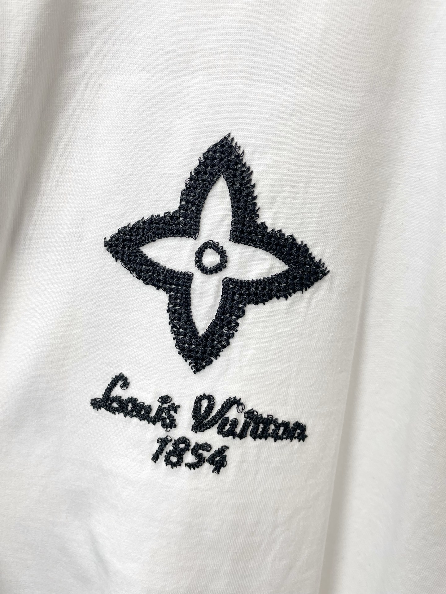 。Louis Vuitton路易威登💥砸锅卖铁都要上的新款新款原单男士休闲短袖 高端定制 高端版本 时尚