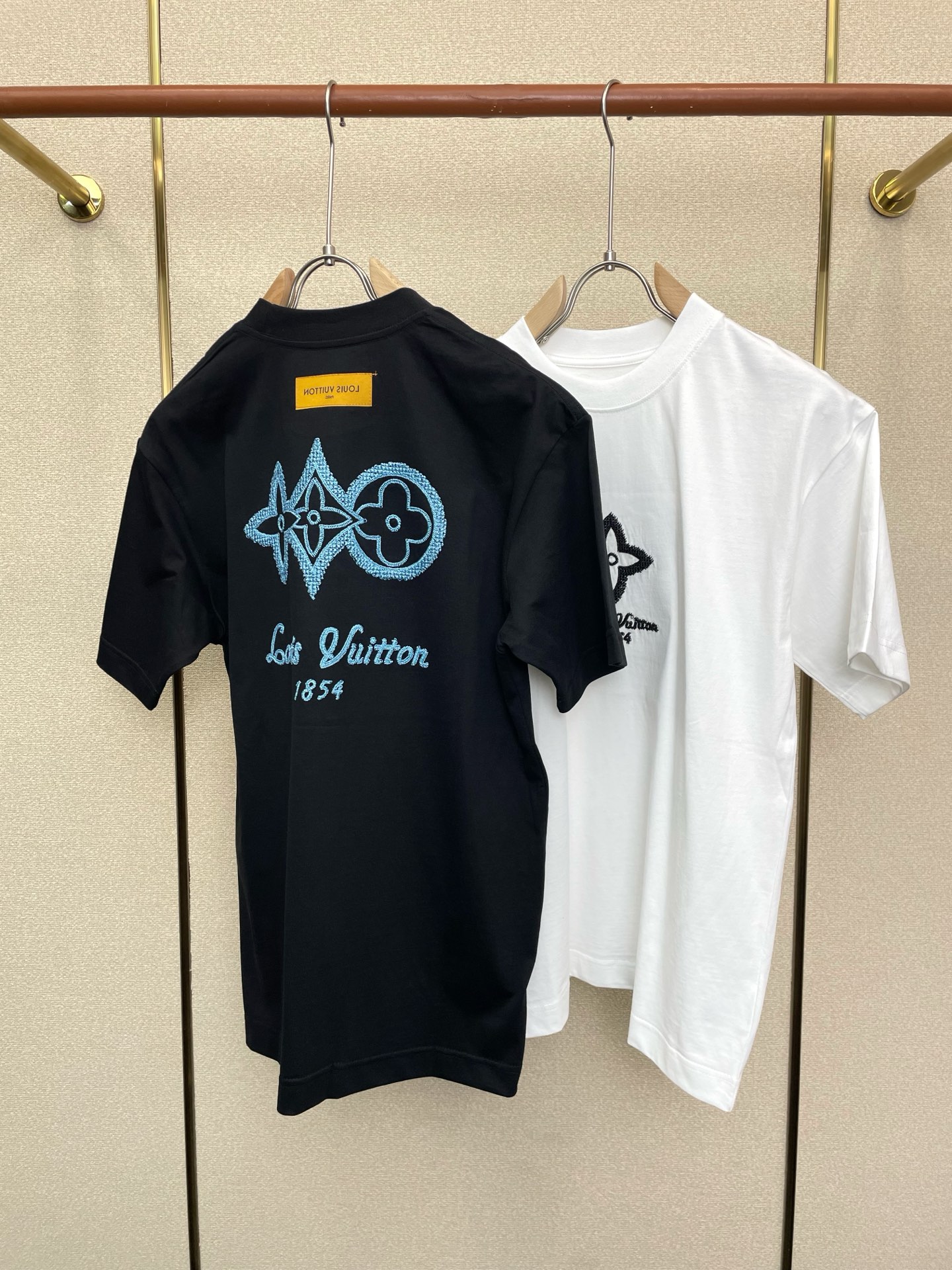 。Louis Vuitton路易威登💥砸锅卖铁都要上的新款新款原单男士休闲短袖 高端定制 高端版本 时尚