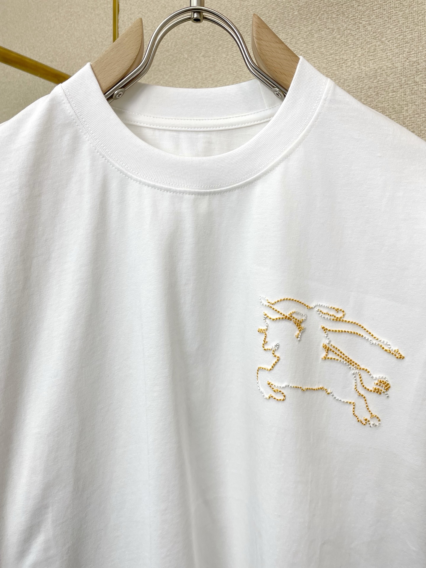 。Burberry巴宝莉💥砸锅卖铁都要上的新款新款原单男士休闲短袖 高端定制 高端版本 时尚百搭爆款⚠️