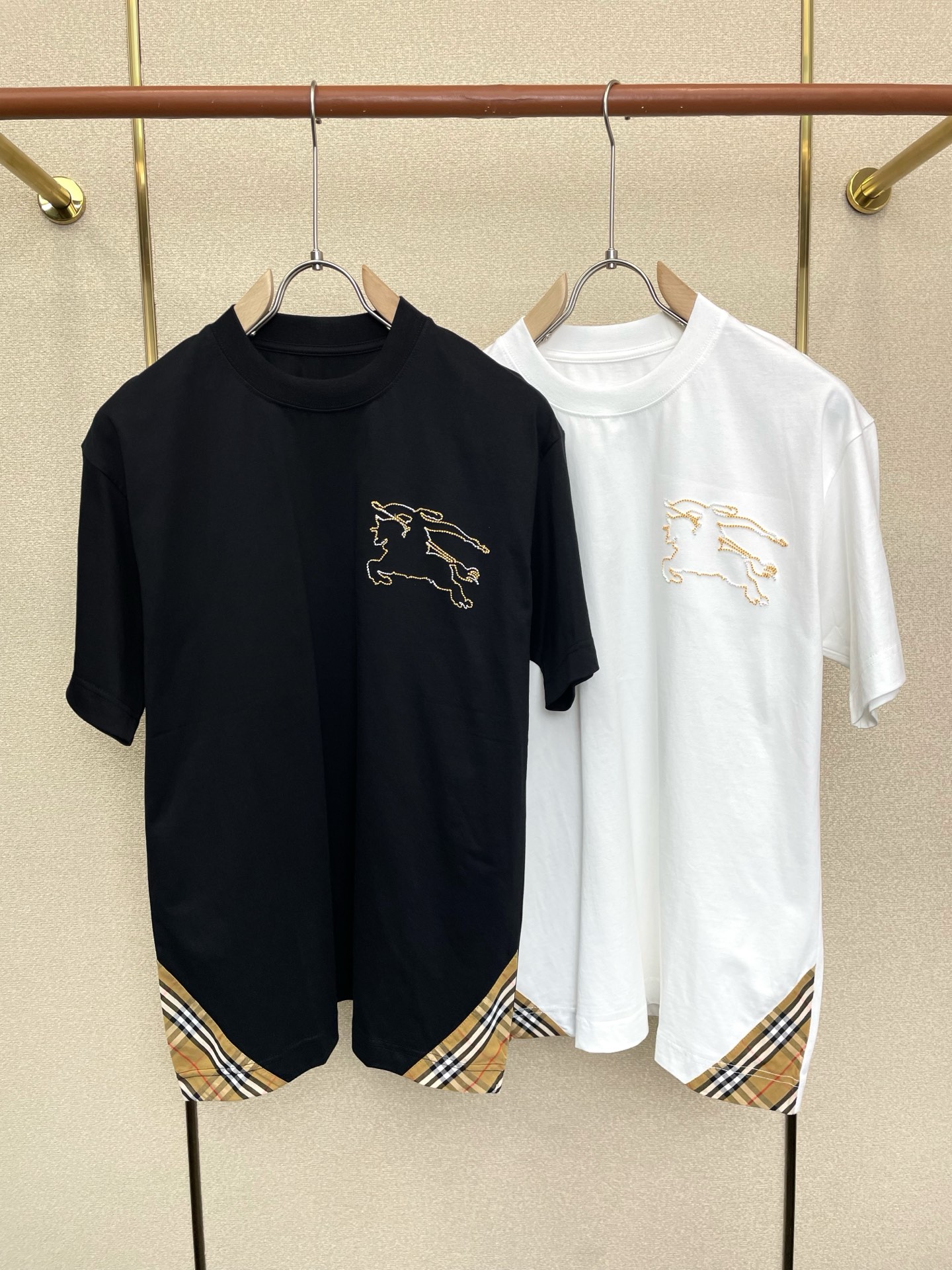 。Burberry巴宝莉💥砸锅卖铁都要上的新款新款原单男士休闲短袖 高端定制 高端版本 时尚百搭爆款⚠️