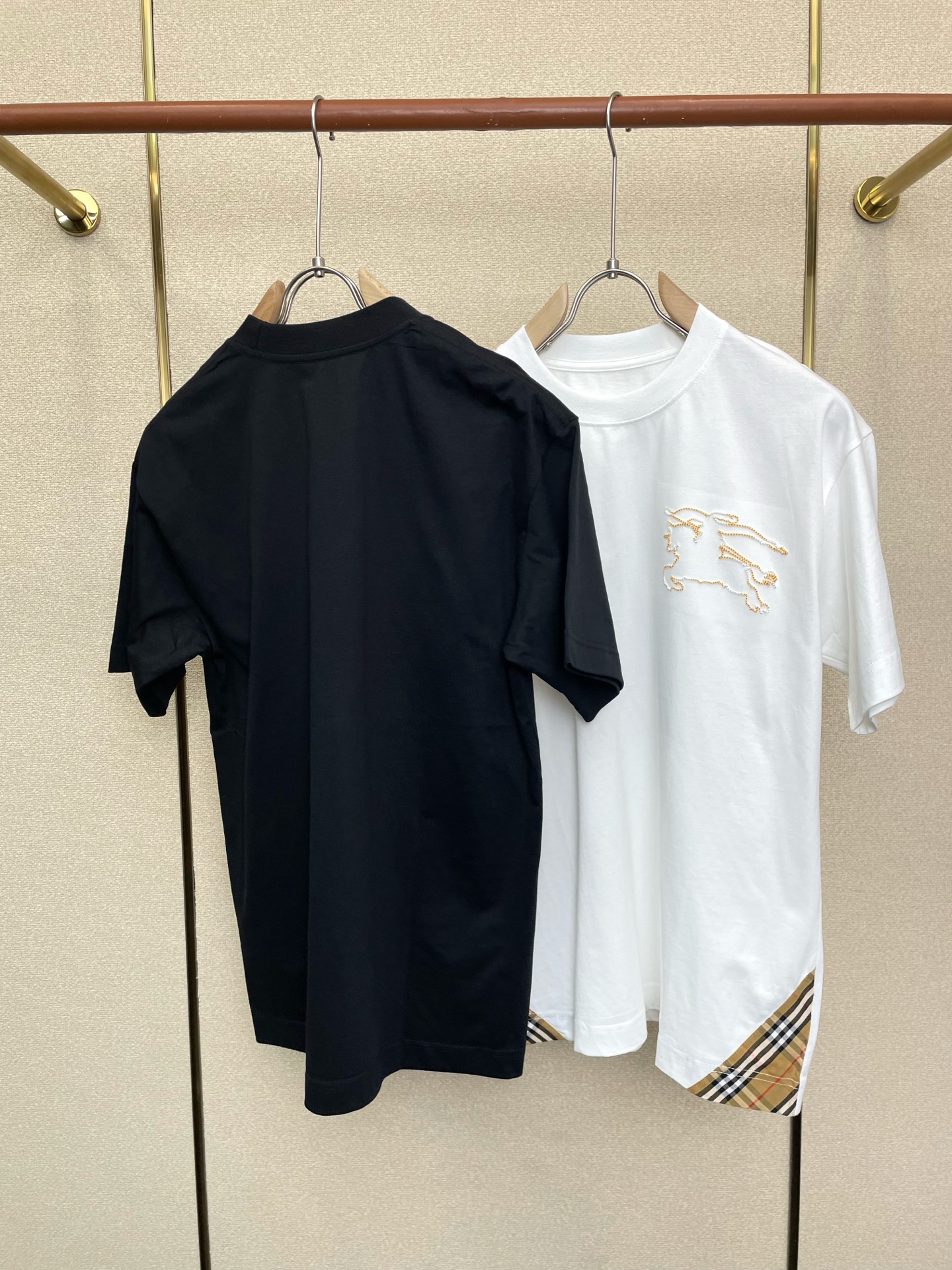 。Burberry巴宝莉💥砸锅卖铁都要上的新款新款原单男士休闲短袖 高端定制 高端版本 时尚百搭爆款⚠️