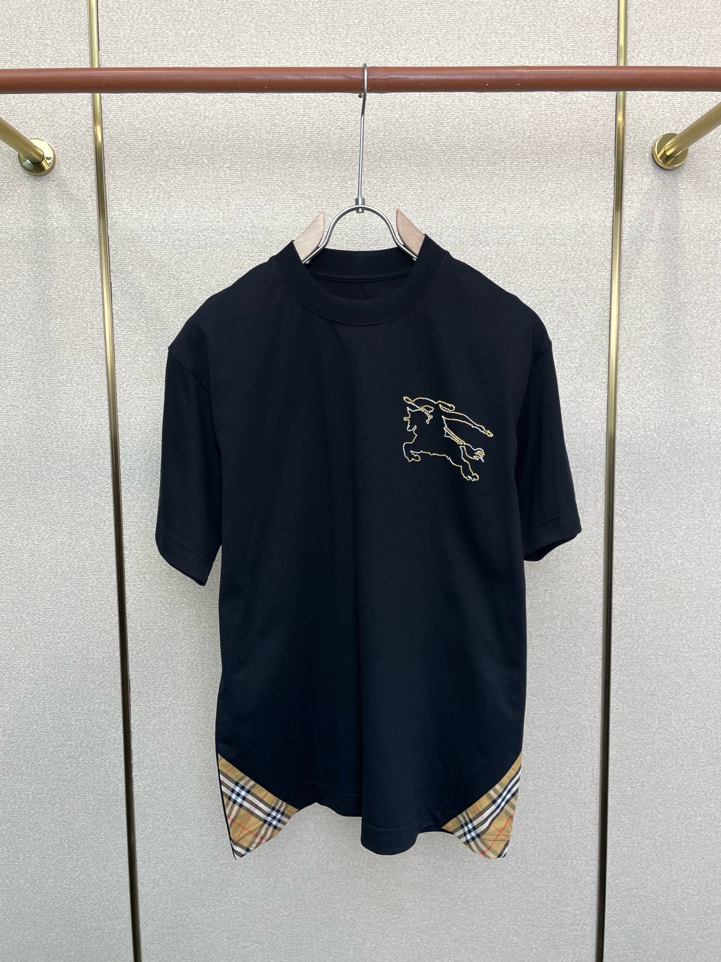 。Burberry巴宝莉💥砸锅卖铁都要上的新款新款原单男士休闲短袖 高端定制 高端版本 时尚百搭爆款⚠️