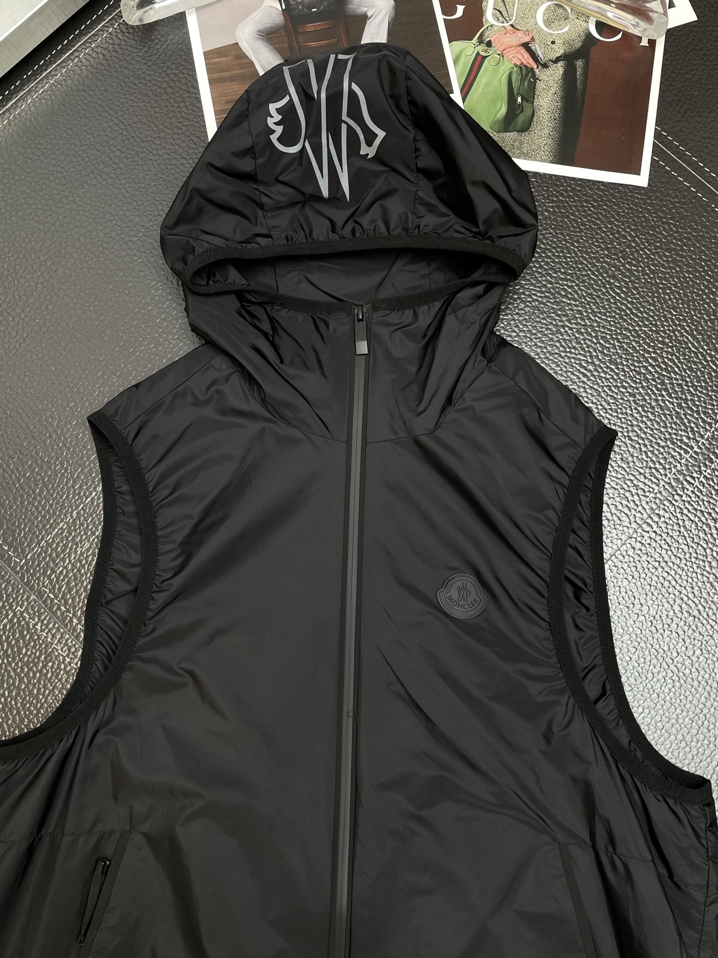 。Moncler蒙口💥砸锅卖铁都要上的新款新款原单男士休闲连帽马甲 高端定制 高端版本 时尚百搭爆款⚠️