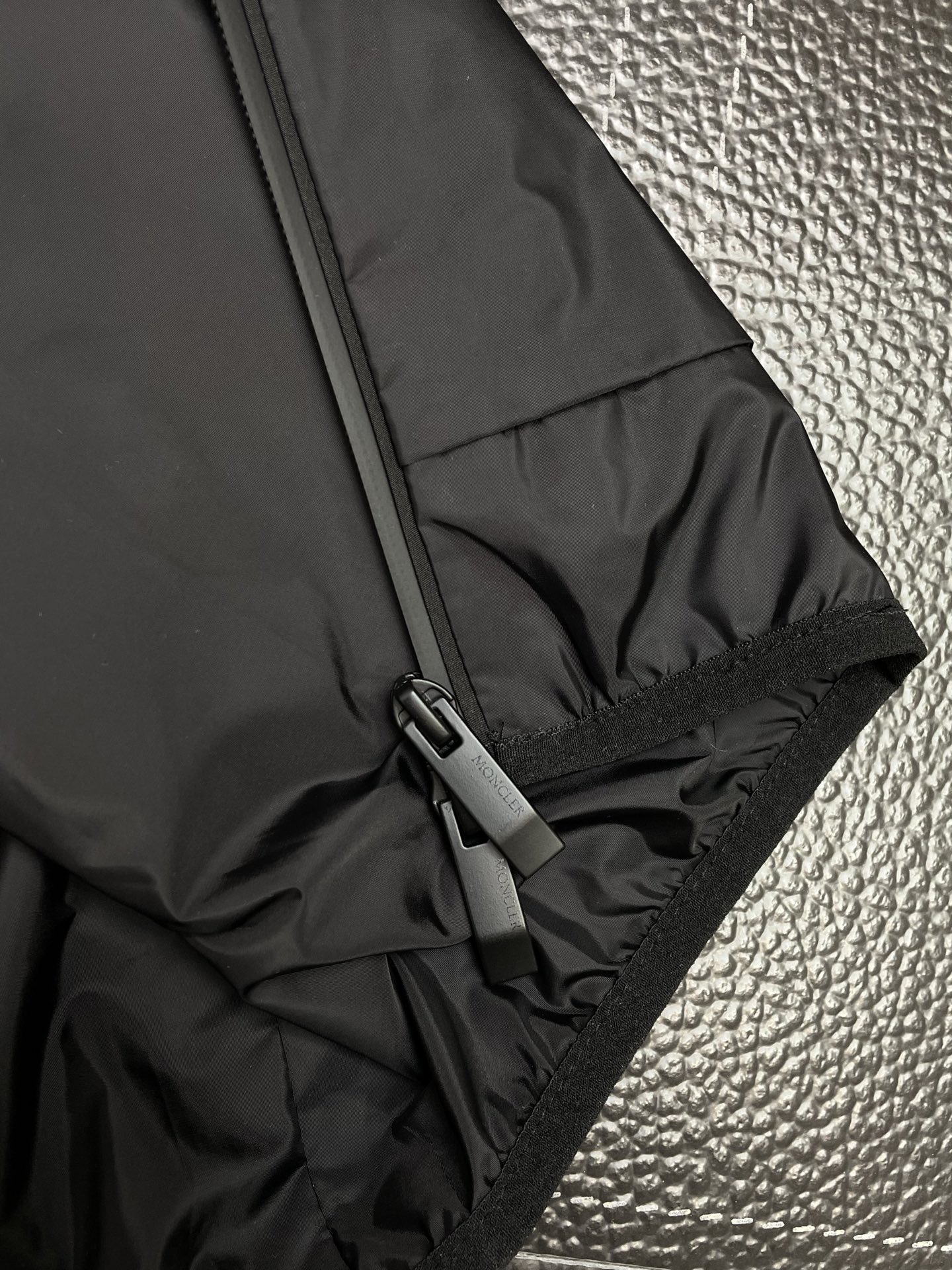 。Moncler蒙口💥砸锅卖铁都要上的新款新款原单男士休闲连帽马甲 高端定制 高端版本 时尚百搭爆款⚠️