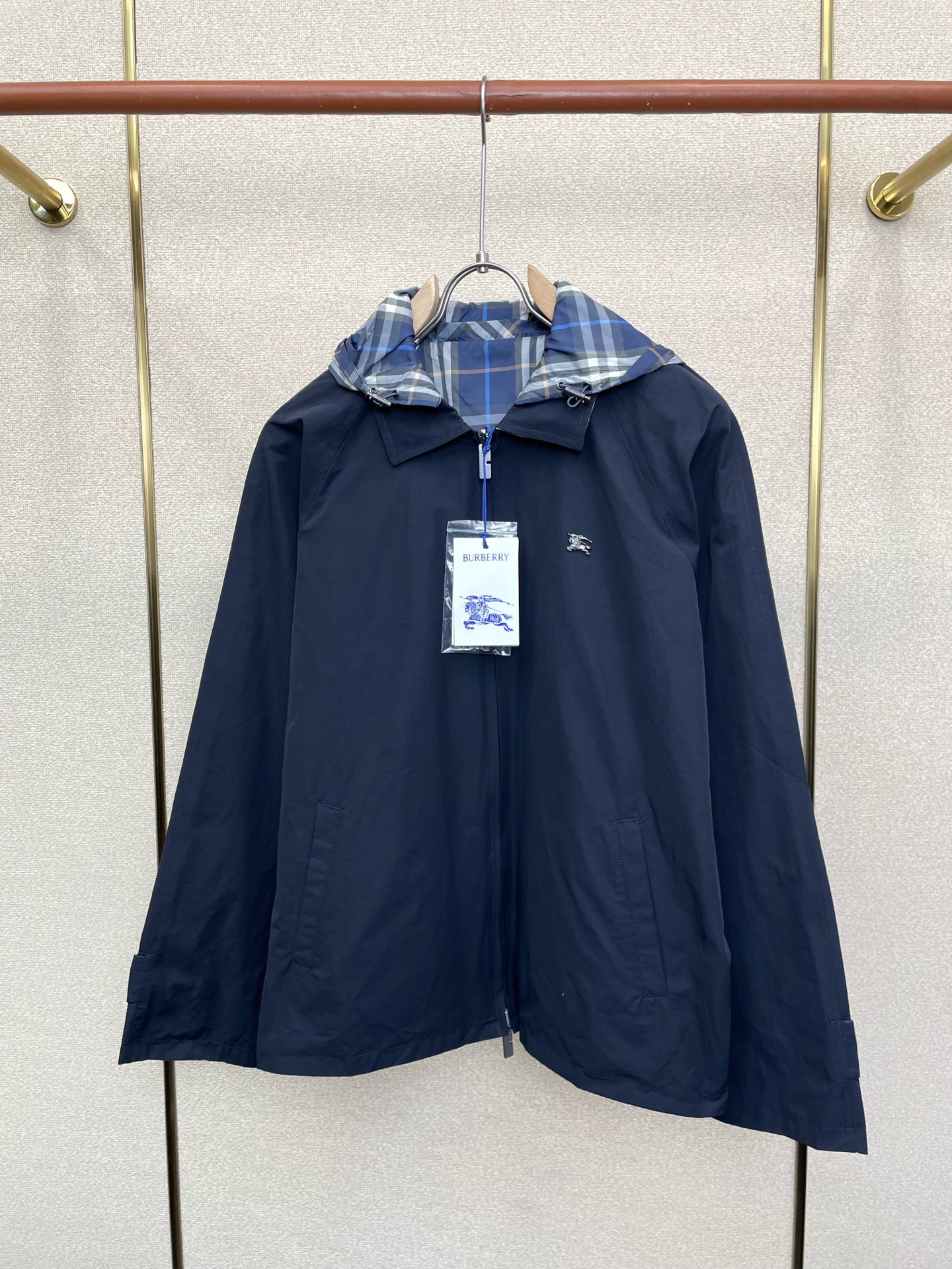 。Burberry巴宝莉💥砸锅卖铁都要上的新款新款原单男士休闲连帽夹克 双面穿夹克 高端定制 高端版本 