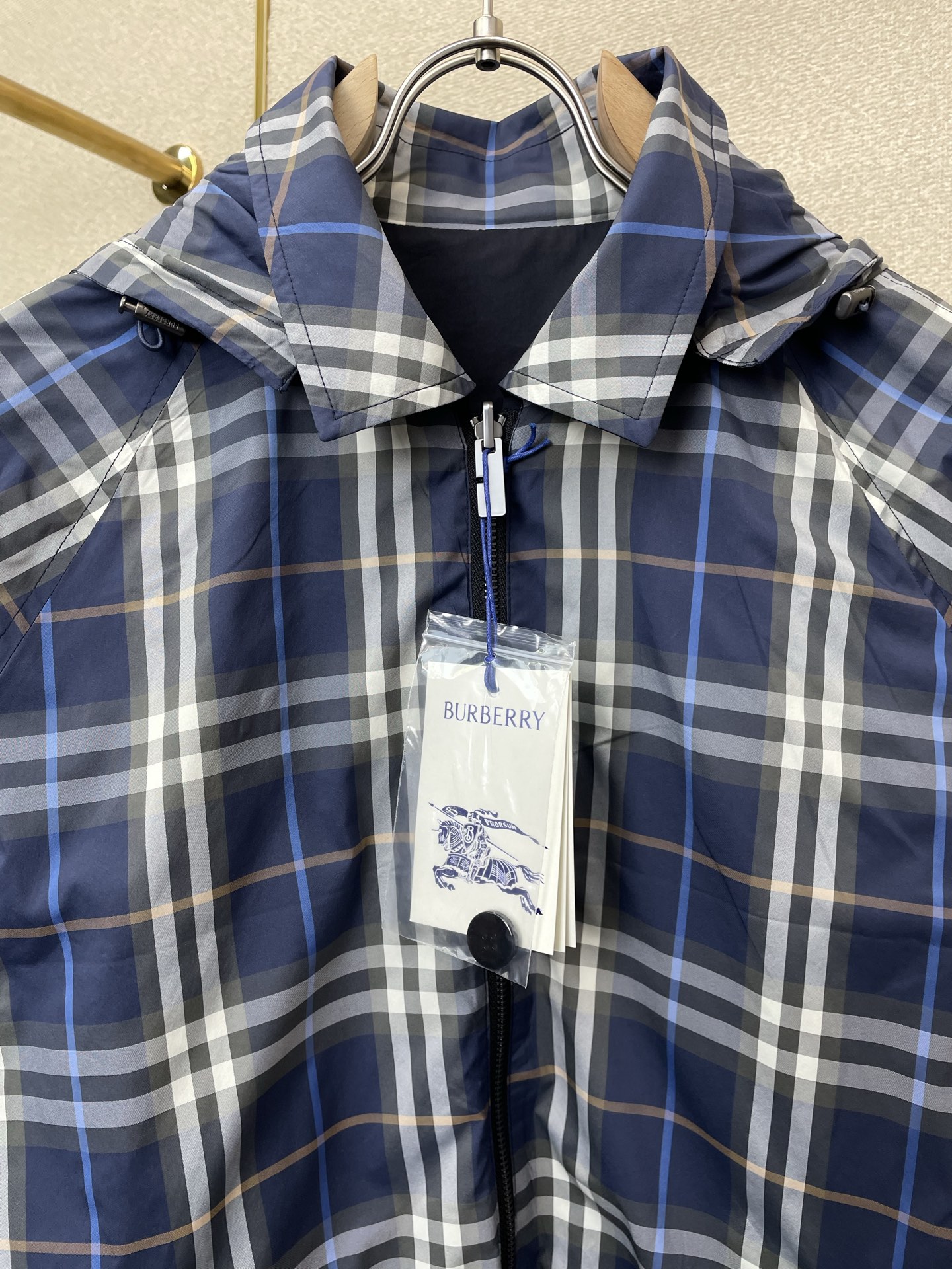 。Burberry巴宝莉💥砸锅卖铁都要上的新款新款原单男士休闲连帽夹克 双面穿夹克 高端定制 高端版本 