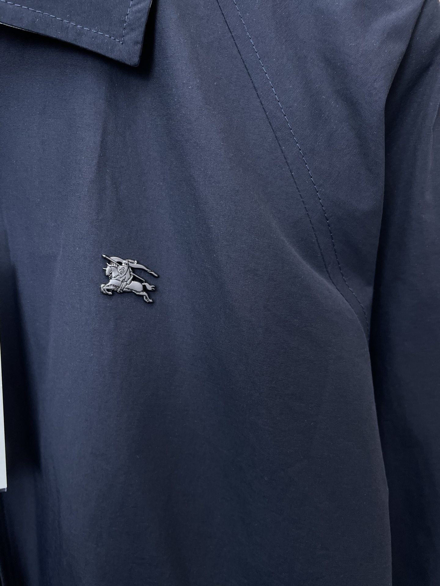 。Burberry巴宝莉💥砸锅卖铁都要上的新款新款原单男士休闲连帽夹克 双面穿夹克 高端定制 高端版本 