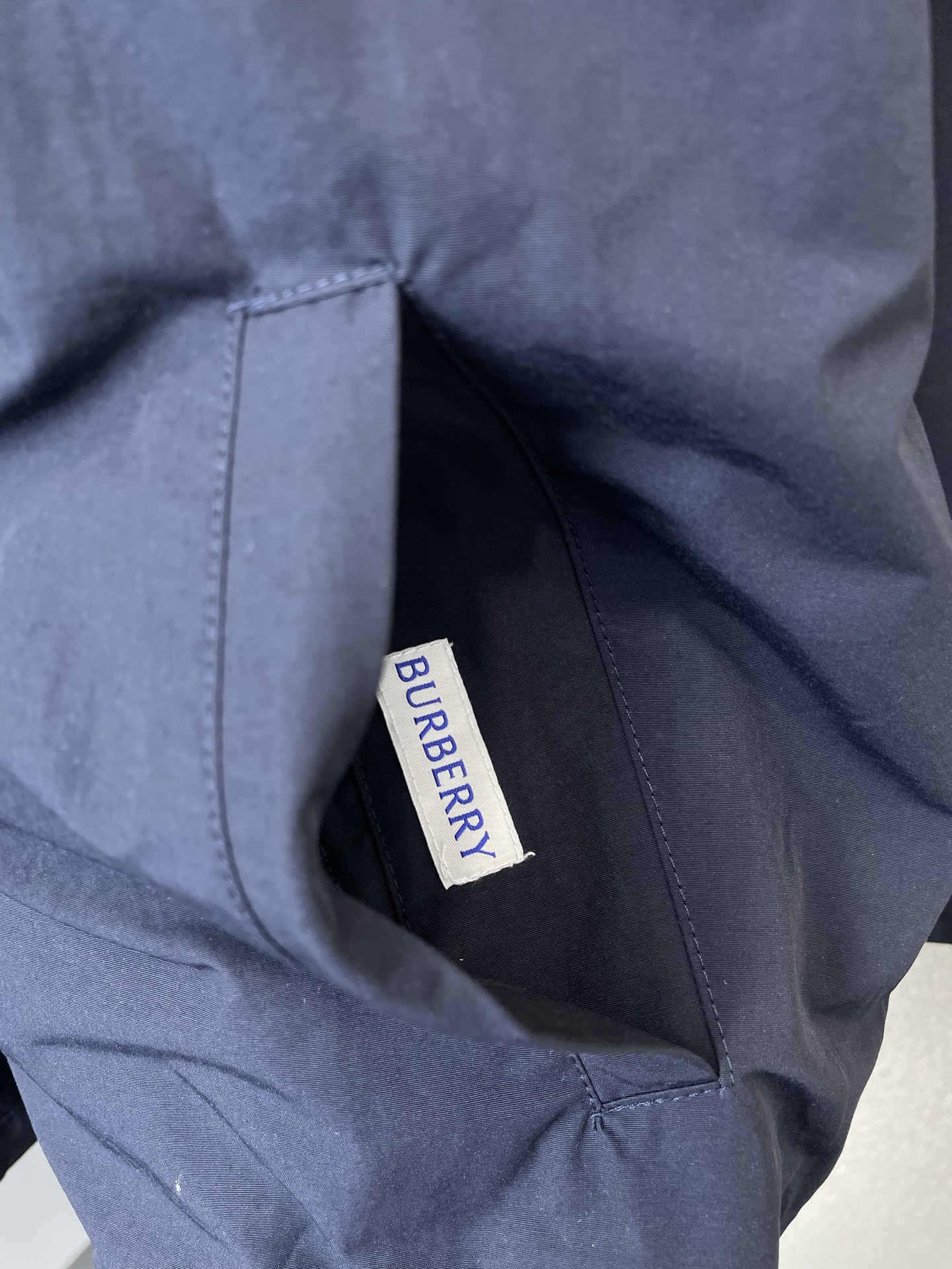 。Burberry巴宝莉💥砸锅卖铁都要上的新款新款原单男士休闲连帽夹克 双面穿夹克 高端定制 高端版本 