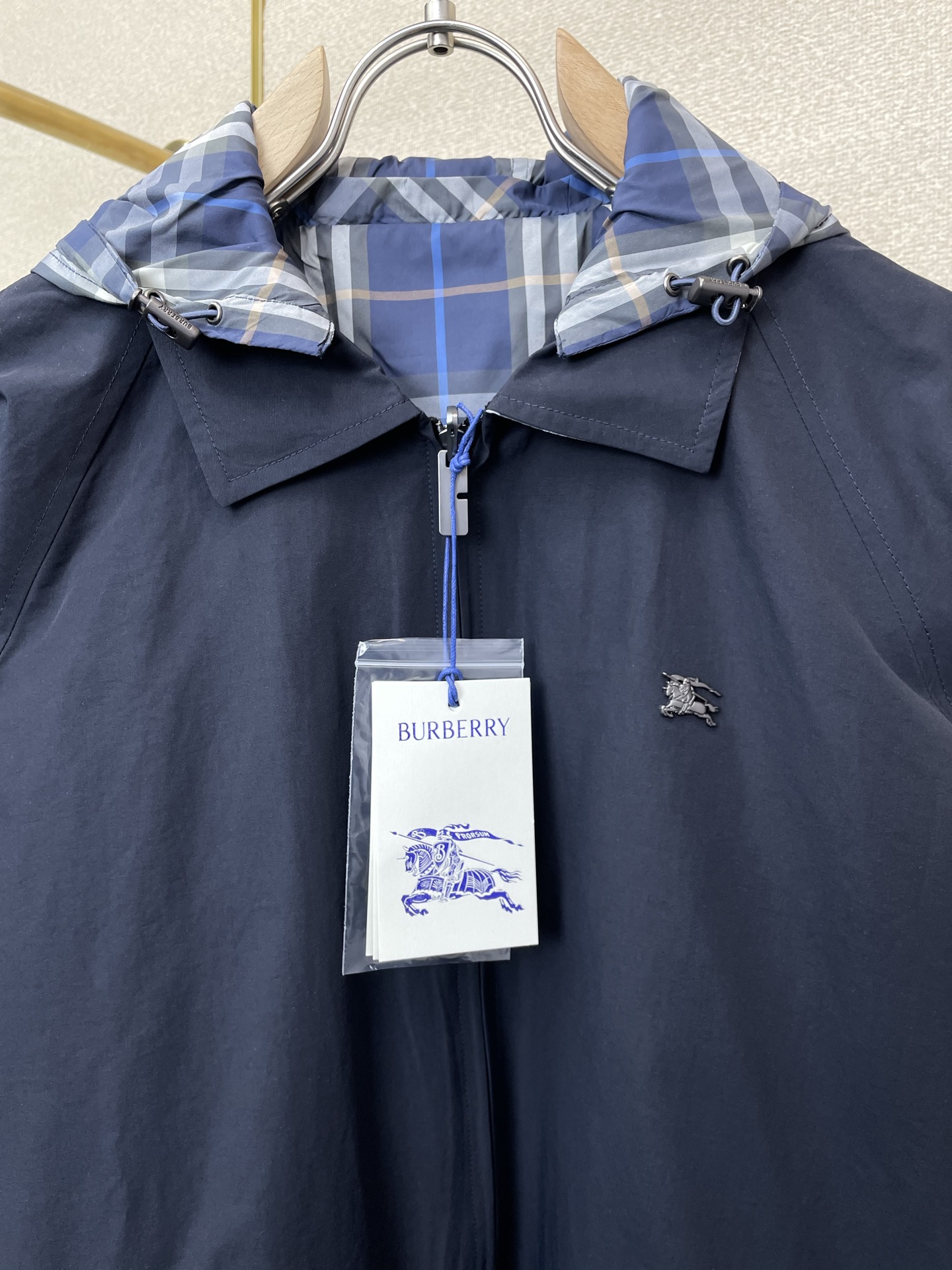 。Burberry巴宝莉💥砸锅卖铁都要上的新款新款原单男士休闲连帽夹克 双面穿夹克 高端定制 高端版本 