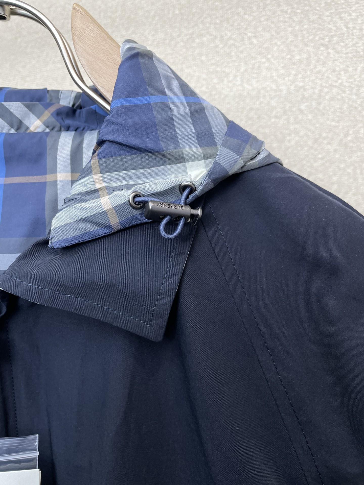 。Burberry巴宝莉💥砸锅卖铁都要上的新款新款原单男士休闲连帽夹克 双面穿夹克 高端定制 高端版本 