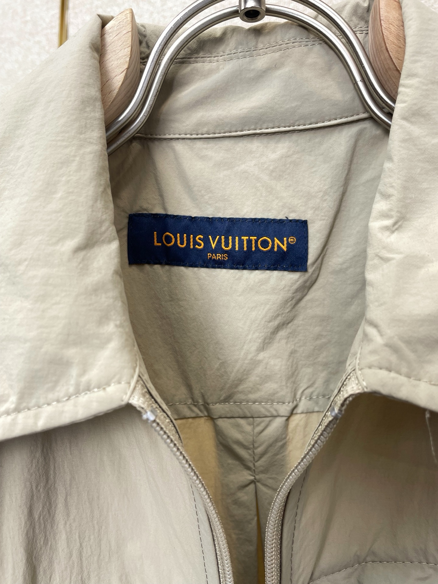 。Louis Vuitton路易威登💥砸锅卖铁都要上的新款新款原单男士休闲长袖外套 拉链开襟露营短袖衬衫