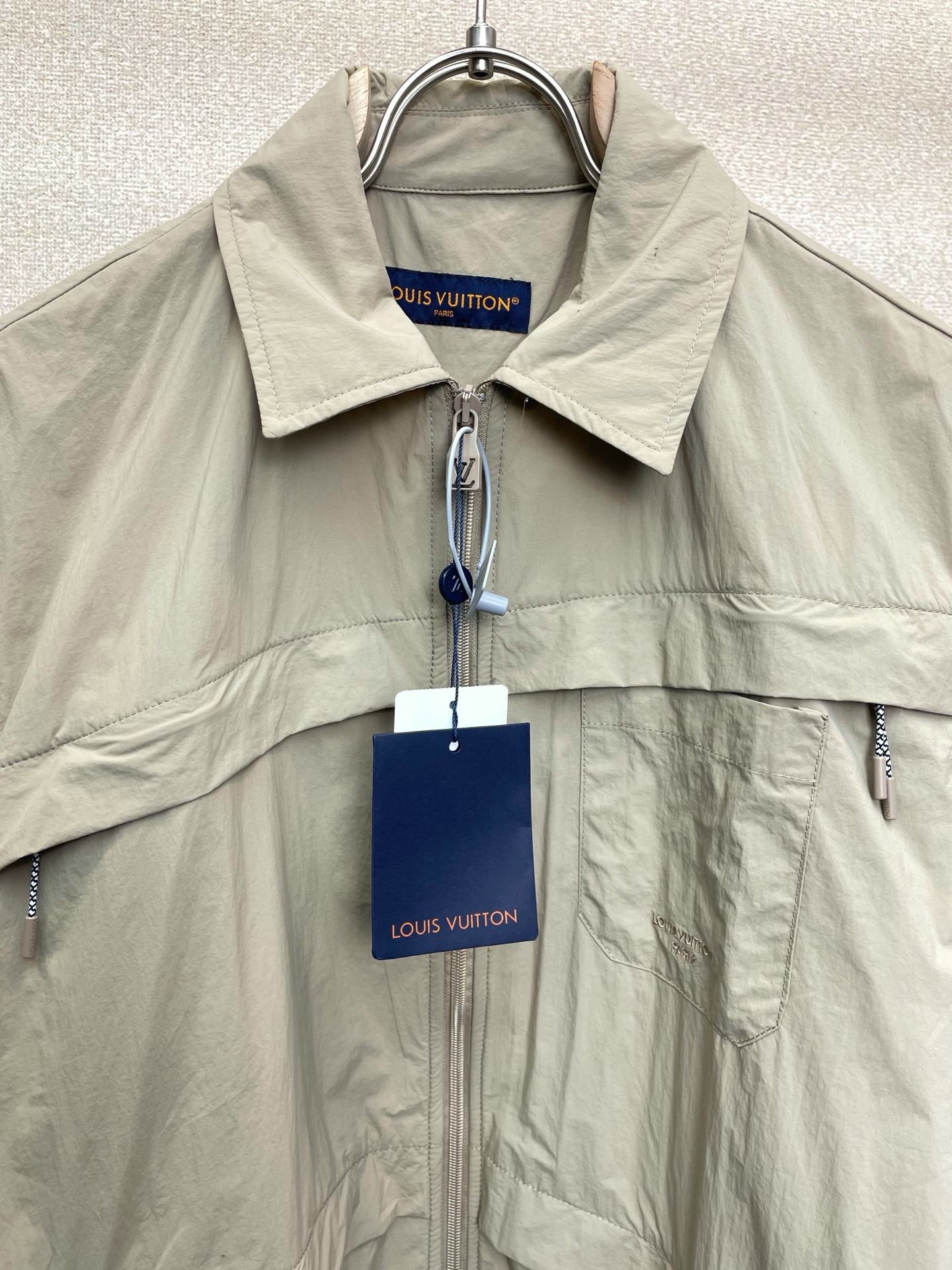 。Louis Vuitton路易威登💥砸锅卖铁都要上的新款新款原单男士休闲长袖外套 拉链开襟露营短袖衬衫