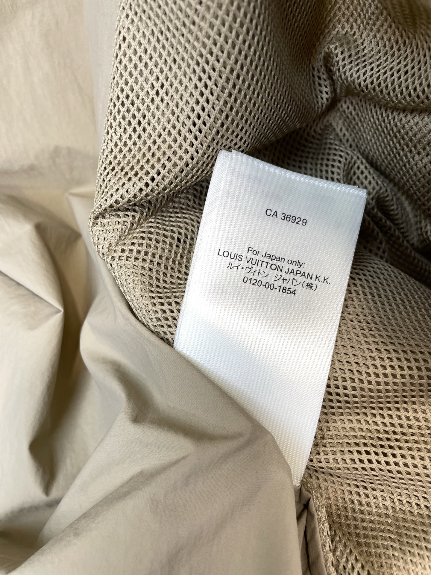 。Louis Vuitton路易威登💥砸锅卖铁都要上的新款新款原单男士休闲长袖外套 拉链开襟露营短袖衬衫