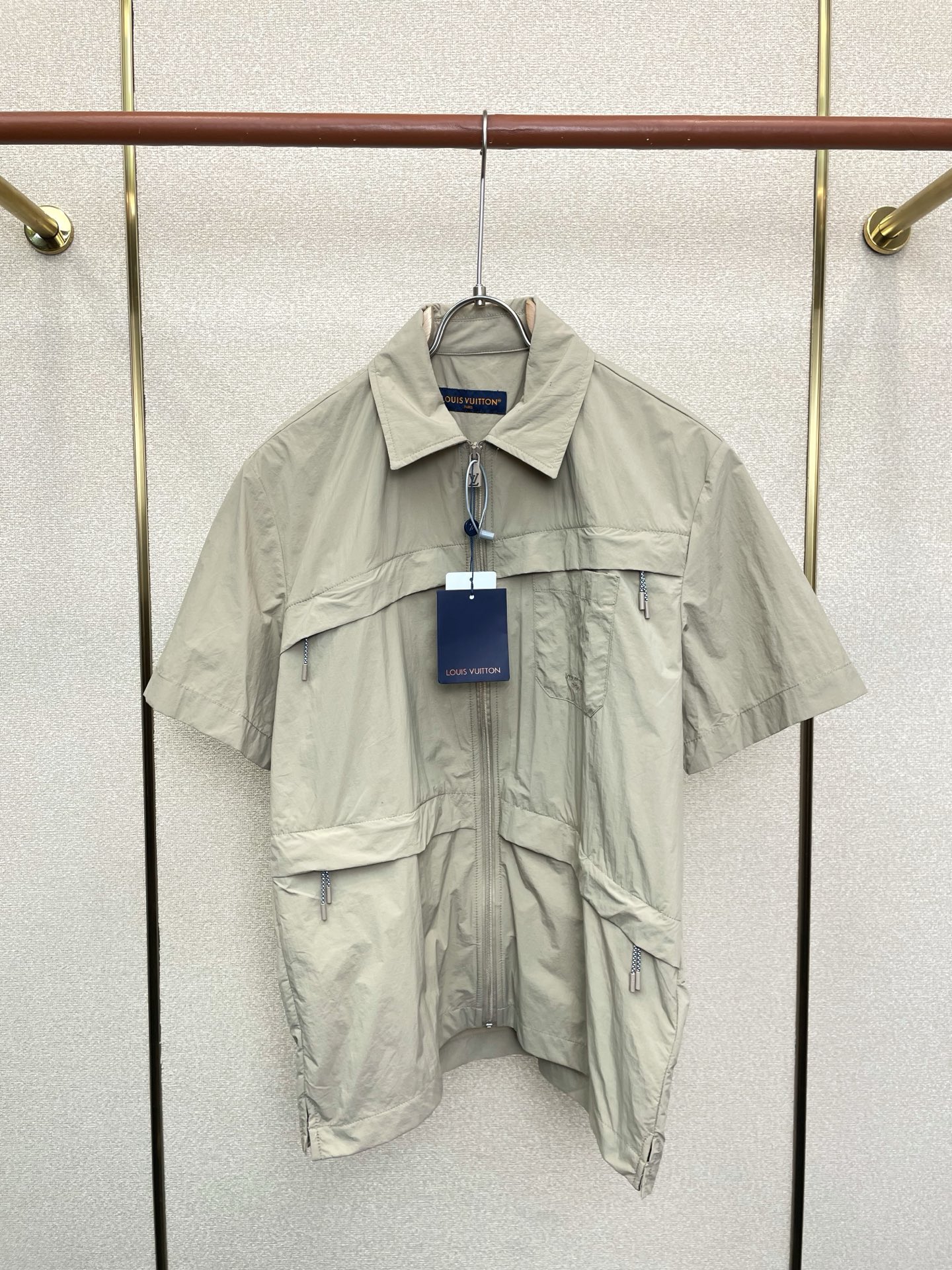 。Louis Vuitton路易威登💥砸锅卖铁都要上的新款新款原单男士休闲长袖外套 拉链开襟露营短袖衬衫