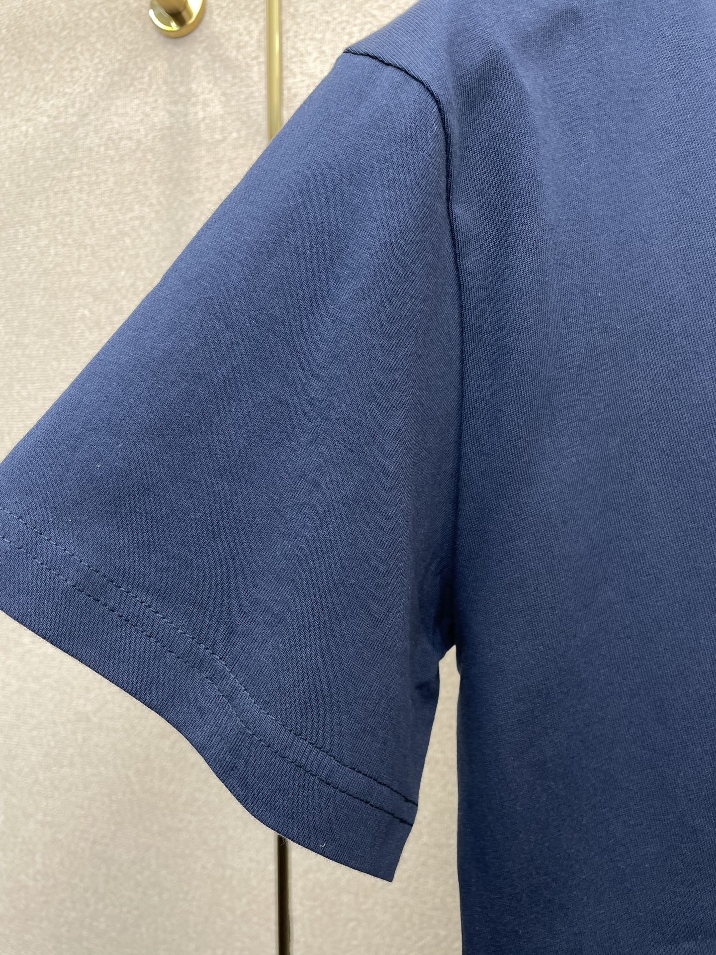 。Louis Vuitton路易威登💥砸锅卖铁都要上的新款新款原单男士休闲短袖 高端定制 高端版本 时尚