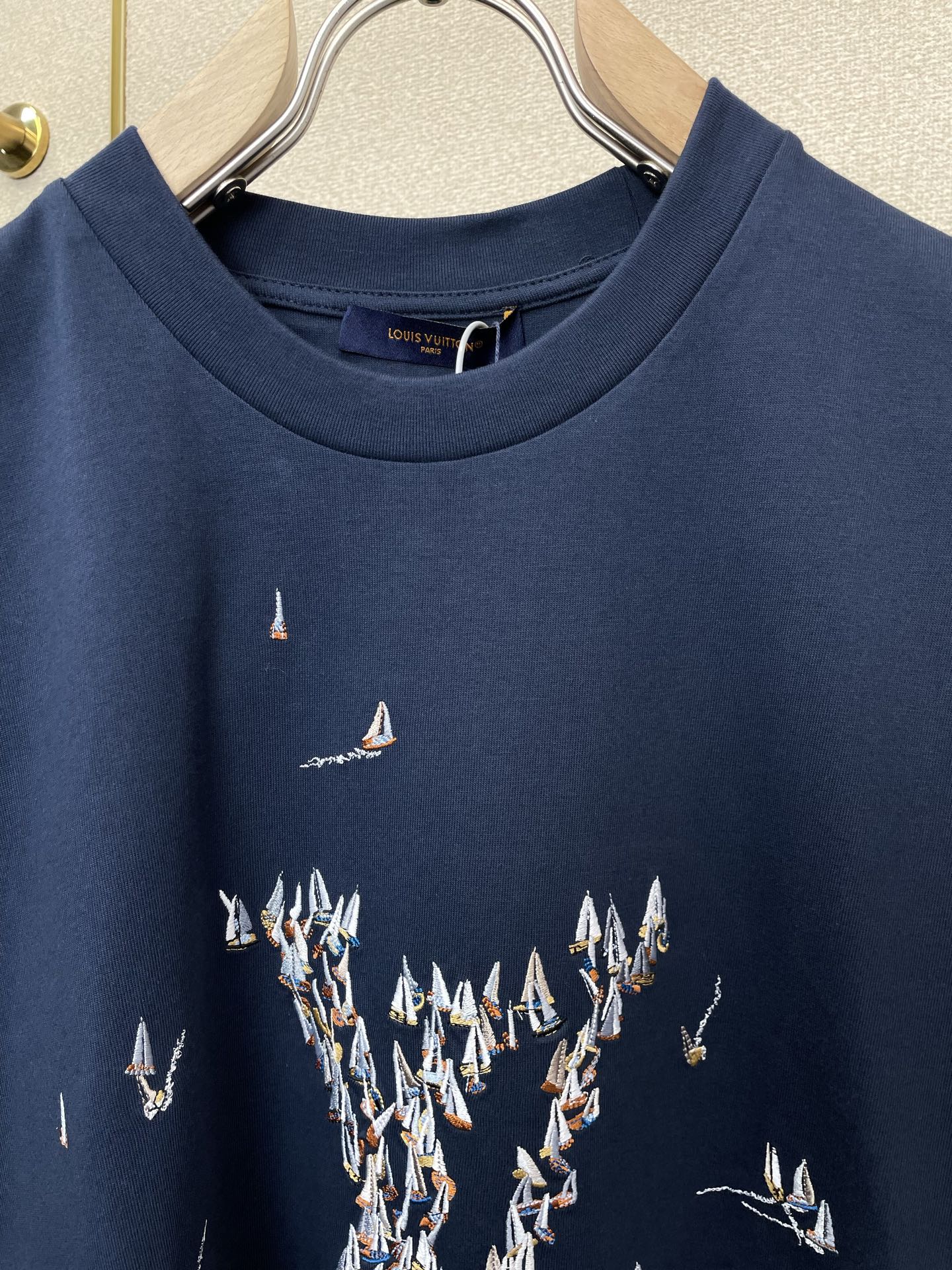 。Louis Vuitton路易威登💥砸锅卖铁都要上的新款新款原单男士休闲短袖 高端定制 高端版本 时尚