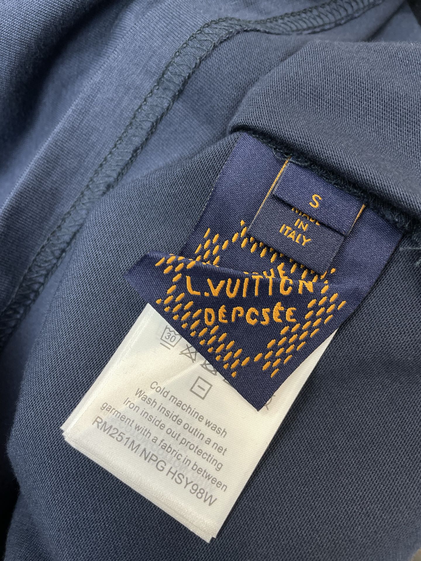 。Louis Vuitton路易威登💥砸锅卖铁都要上的新款新款原单男士休闲短袖 高端定制 高端版本 时尚