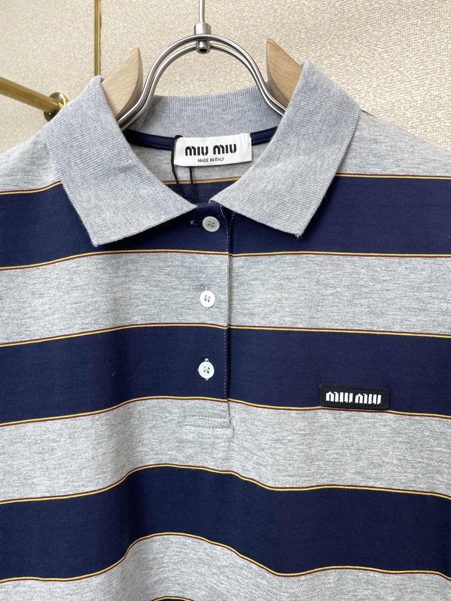 。MIUMIU谬谬💥砸锅卖铁都要上的新款新款原单男士休闲短袖 高端定制 高端版本 时尚百搭爆款⚠️⚠️✨