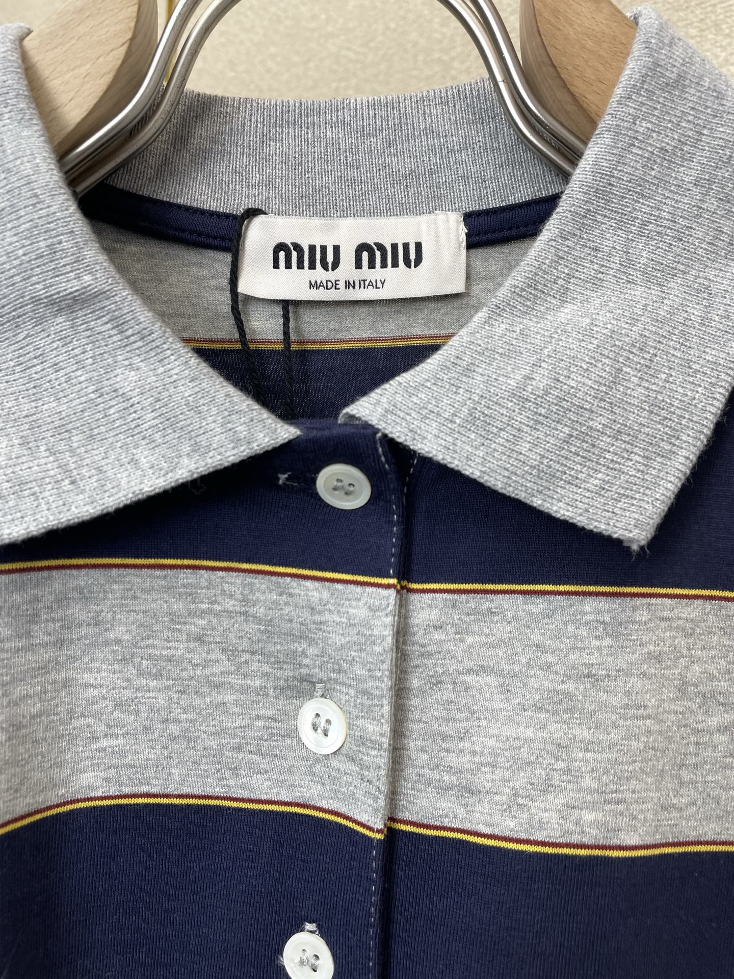 。MIUMIU谬谬💥砸锅卖铁都要上的新款新款原单男士休闲短袖 高端定制 高端版本 时尚百搭爆款⚠️⚠️✨