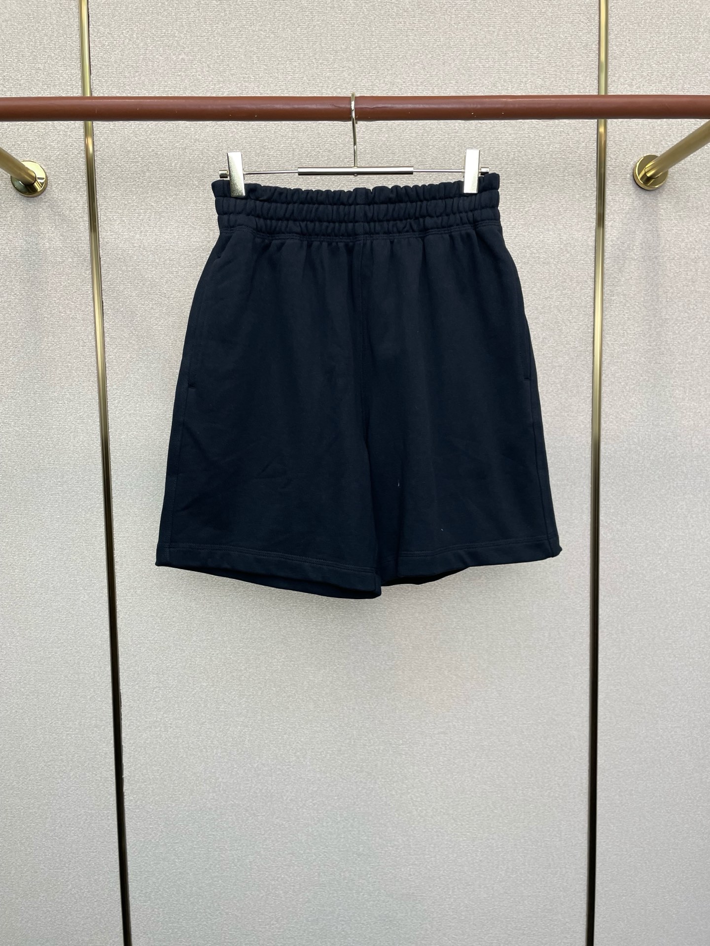 。Burberry巴宝莉💥砸锅卖铁都要上的新款新款休闲短裤 🩳格纹logo标签棉质休闲短裤 高端版本！专