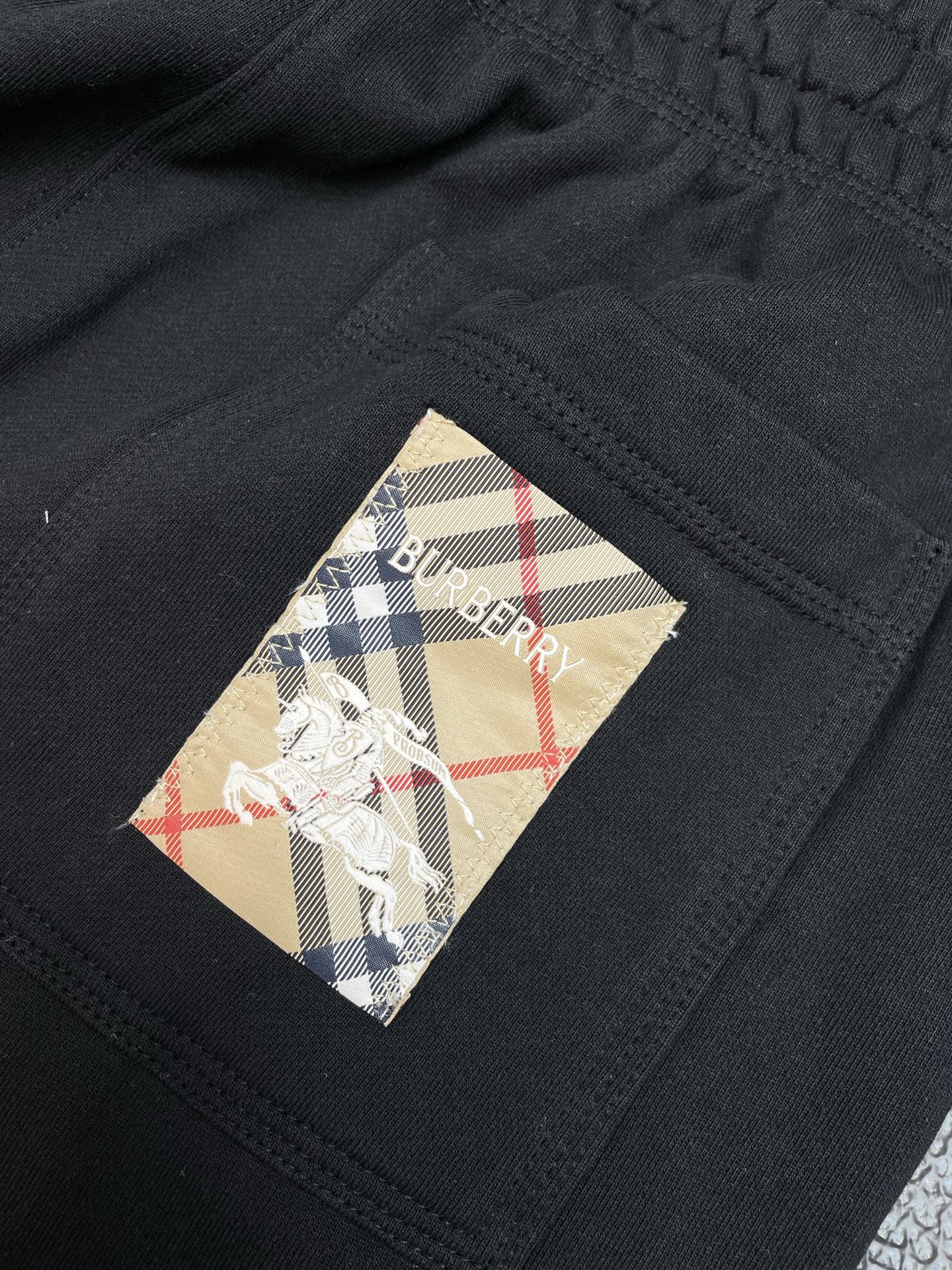 。Burberry巴宝莉💥砸锅卖铁都要上的新款新款休闲短裤 🩳格纹logo标签棉质休闲短裤 高端版本！专