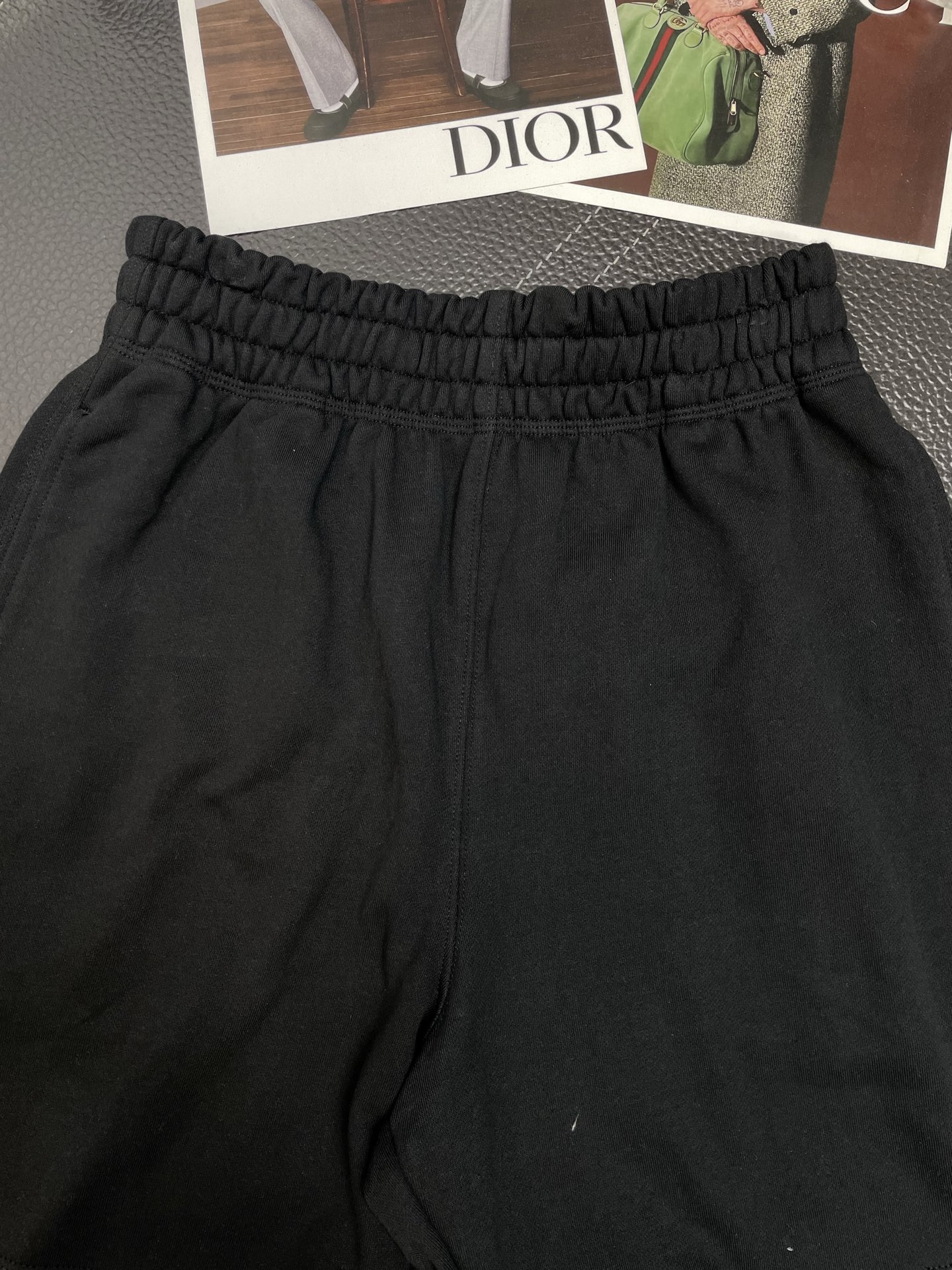 。Burberry巴宝莉💥砸锅卖铁都要上的新款新款休闲短裤 🩳格纹logo标签棉质休闲短裤 高端版本！专