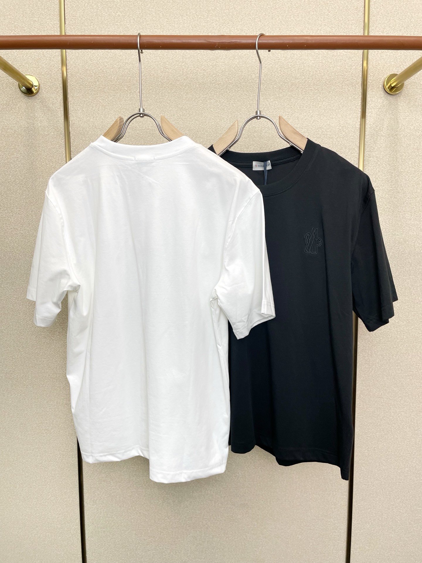 。Moncler蒙口💥砸锅卖铁都要上的新款新款原单男士休闲短袖 高端定制 高端版本 时尚百搭爆款⚠️⚠️