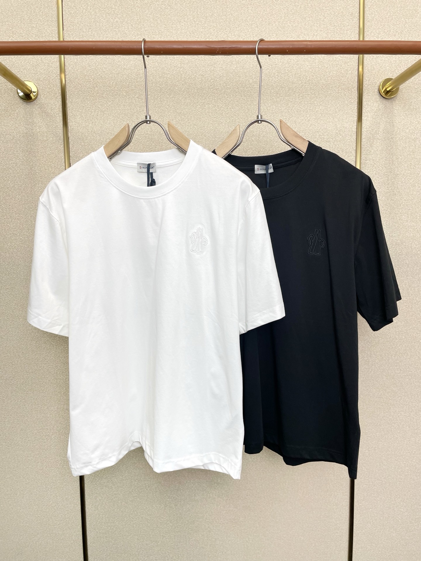 。Moncler蒙口💥砸锅卖铁都要上的新款新款原单男士休闲短袖 高端定制 高端版本 时尚百搭爆款⚠️⚠️