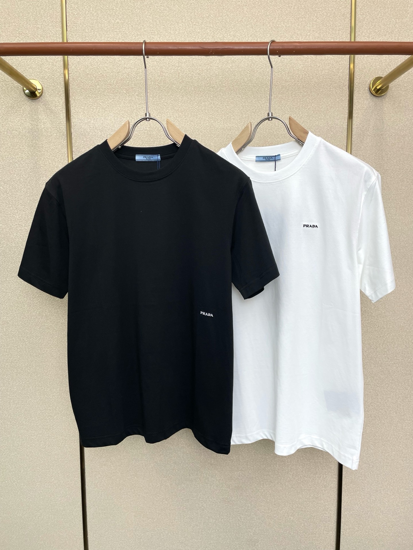 。Prada普拉达💥砸锅卖铁都要上的新款新款原单男士休闲短袖 高端定制 高端版本 时尚百搭爆款⚠️⚠️✨