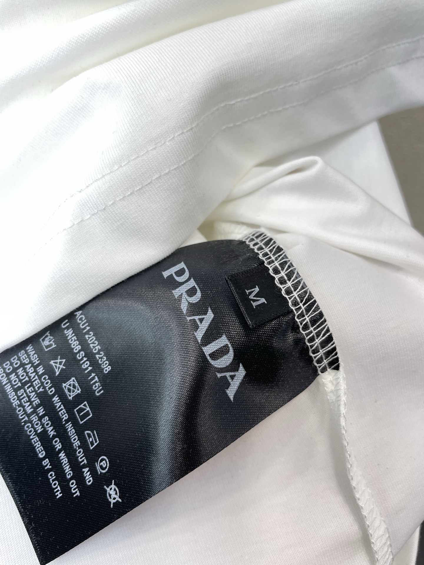 。Prada普拉达💥砸锅卖铁都要上的新款新款原单男士休闲短袖 高端定制 高端版本 时尚百搭爆款⚠️⚠️✨