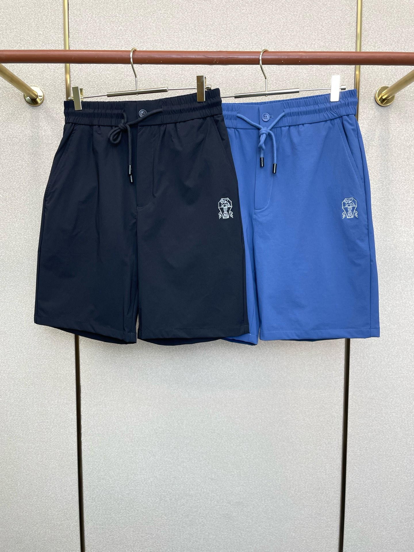 NO:776104,.BC-Brunello Cucineli Brunello Cucineli exclusively offers high-end versions of new casual shorts!  Custom-made fabrics at the counter are highly breathable and comfortable, with impeccable details and brand element design concepts, reflecting high quality. It feels delicate and soft!  It presents a casual cut and the upper body shape is awesome!  Size: M-3XL,,brunello cucinelli,shorts,19860909.BC-Brunello Cucineli 布鲁内洛·库奇内利独家专供新款休闲短裤高端版本！专柜定制面料 透气舒适度高,细节无可挑剔,品牌元素设计理念,体现高品质.手感细腻柔软！呈现休闲裁剪,上身版型超赞！码数: M-3XL,,brunello cucinelli,shorts,,Men's clothing