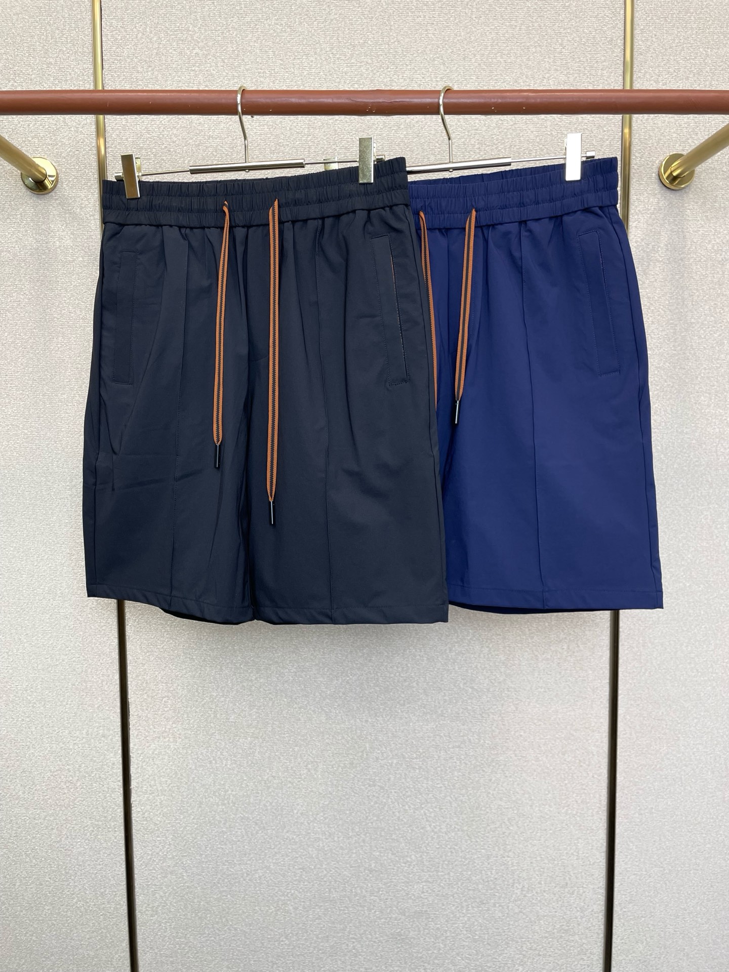 NO:776109,.ZEGNA exclusively offers high-end versions of new casual shorts!  Custom-made fabrics at the counter are highly breathable and comfortable, with impeccable details and brand element design concepts, reflecting high quality. It feels delicate and soft!  It presents a casual cut and the upper body shape is awesome!  Size: M-3XL,,zegna,shorts,19860909.ZEGNA杰尼亚独家专供新款休闲短裤高端版本！专柜定制面料 透气舒适度高,细节无可挑剔,品牌元素设计理念,体现高品质.手感细腻柔软！呈现休闲裁剪,上身版型超赞！码数: M-3XL,,zegna,shorts,,Men's clothing