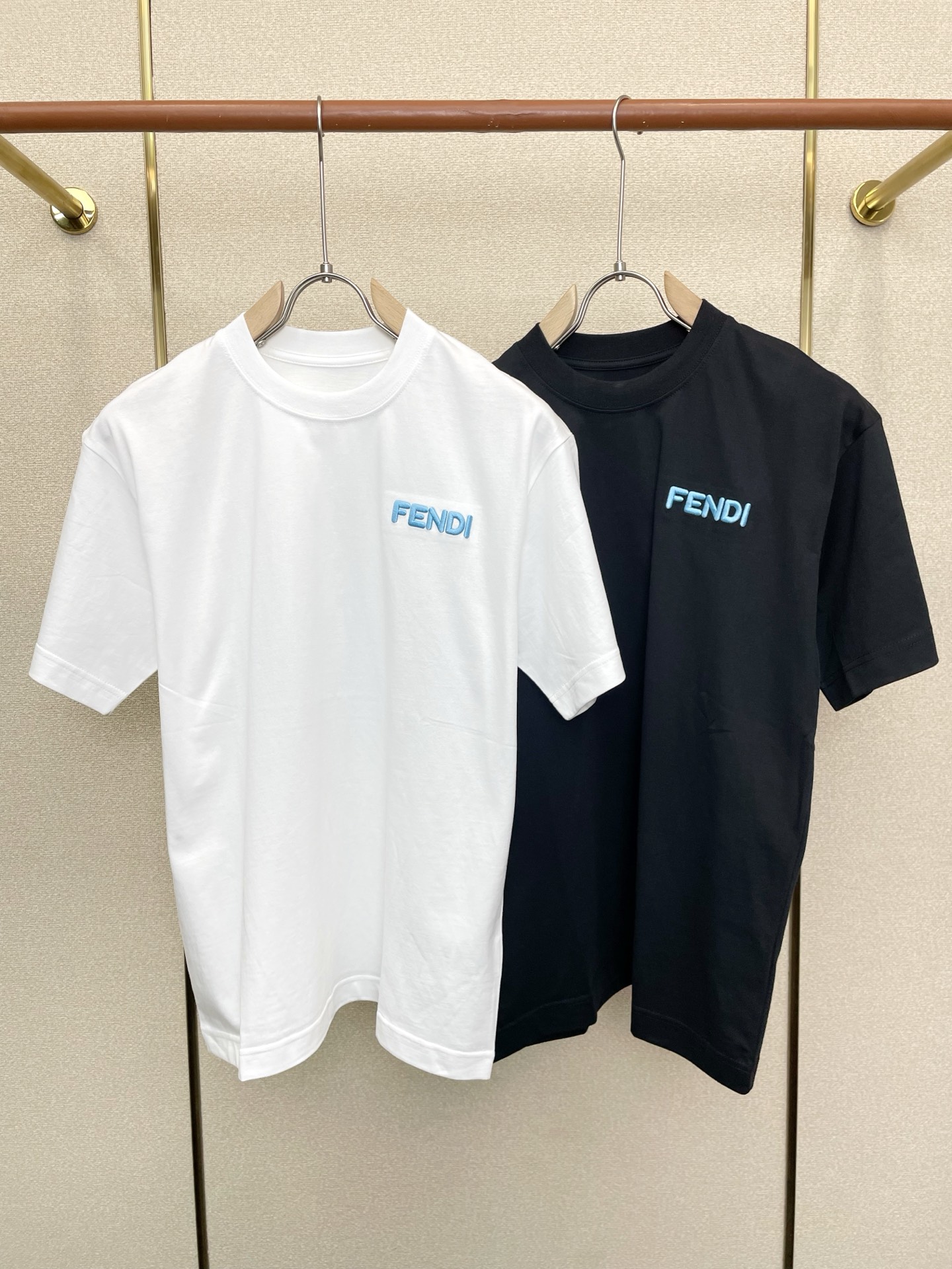 NO:873798,.FENDI Fendi’s new and popular new style original men’s casual short-sleeves. High-end customization. High-end version. Fashionable and versatile imported fabrics. Super soft and delicate feel. Skin-friendly and comfortable to wear. High-end boutique. The upper body is exquisitely made by the factory. A must-have item for men. Three complete standards. Size S-2XL,,fendi,fendi,T-shirt,19860909.FENDI芬迪砸锅卖铁都要上的新款新款原单男士休闲短袖 高端定制 高端版本 时尚百搭爆款进口面料 手感超柔软细腻 穿着亲肤舒适 高端精品 代工厂精细做上身非常赞 男士必备单品 三标齐全 码数S-2XL,,fendi,fendi,T-shirt,,Men's clothing