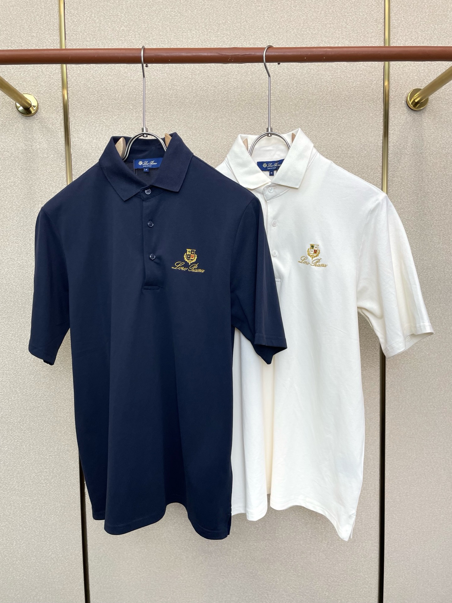 NO:873814,.LP-Loro Piana is a must-have new style, original men's casual short sleeves, high-end customization, high version, fashionable and versatile, popular imported fabrics, super soft and delicate to the touch, skin-friendly and comfortable to wear, high-end boutique, the upper body is exquisitely made by the OEM, a must-have item for men, complete with three standards, size S-XL,, loro piana, loro piana, T-shirt,19860909.LP-Loro Piana诺悠翩雅砸锅卖铁都要上的新款新款原单男士休闲短袖 高端定制 高版本 时尚百搭爆款进口面料 手感超柔软细腻 穿着亲肤舒适 高端精品 代工厂精细做上身非常赞 男士必备单品 三标齐全 码数S-XL,,loro piana,loro piana,T-shirt,,Men's clothing