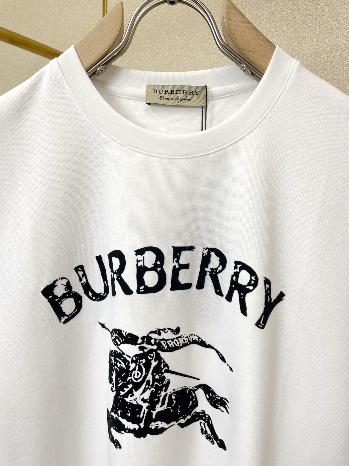 。Burberry巴宝莉💥砸锅卖铁都要上的新款新款原单男士休闲短袖 高端定制 高端版本 时尚百搭爆款⚠️