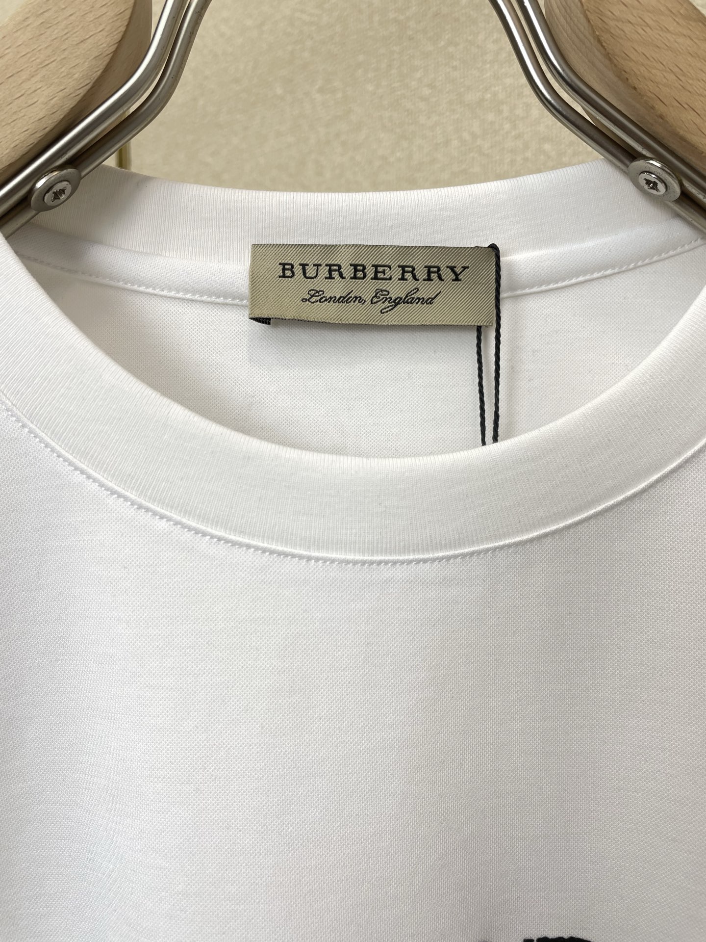 。Burberry巴宝莉💥砸锅卖铁都要上的新款新款原单男士休闲短袖 高端定制 高端版本 时尚百搭爆款⚠️