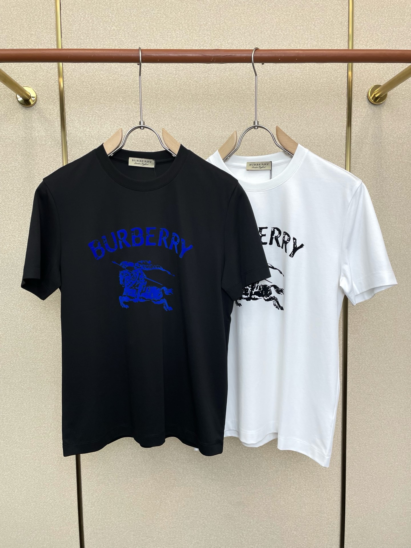 。Burberry巴宝莉💥砸锅卖铁都要上的新款新款原单男士休闲短袖 高端定制 高端版本 时尚百搭爆款⚠️