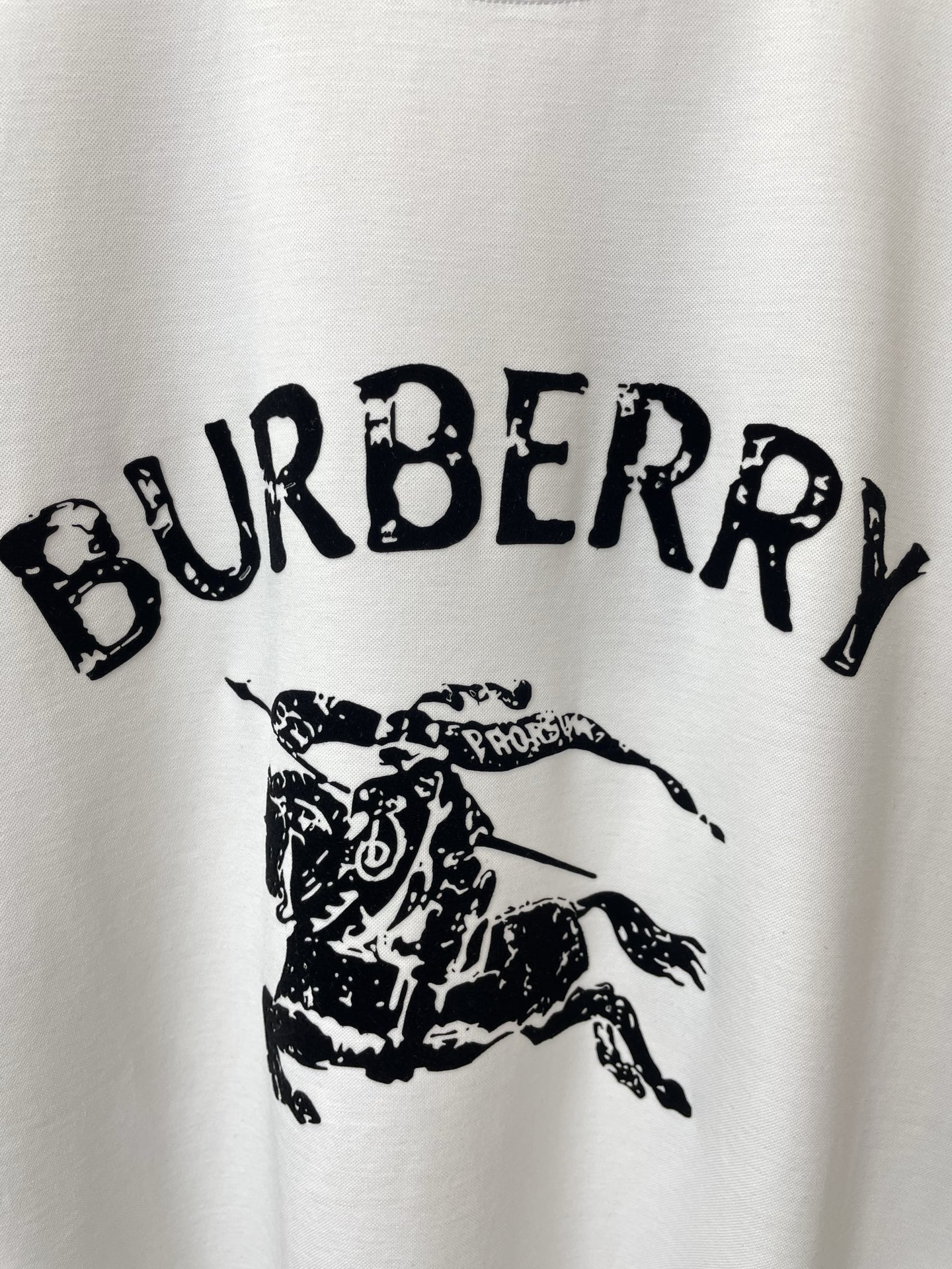 。Burberry巴宝莉💥砸锅卖铁都要上的新款新款原单男士休闲短袖 高端定制 高端版本 时尚百搭爆款⚠️