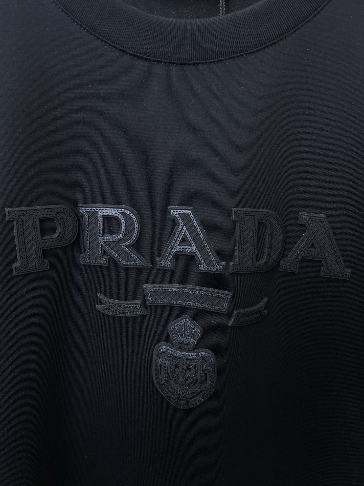 。Prada普拉达💥砸锅卖铁都要上的新款新款原单男士休闲短袖 高端定制 高端版本 时尚百搭爆款⚠️⚠️✨