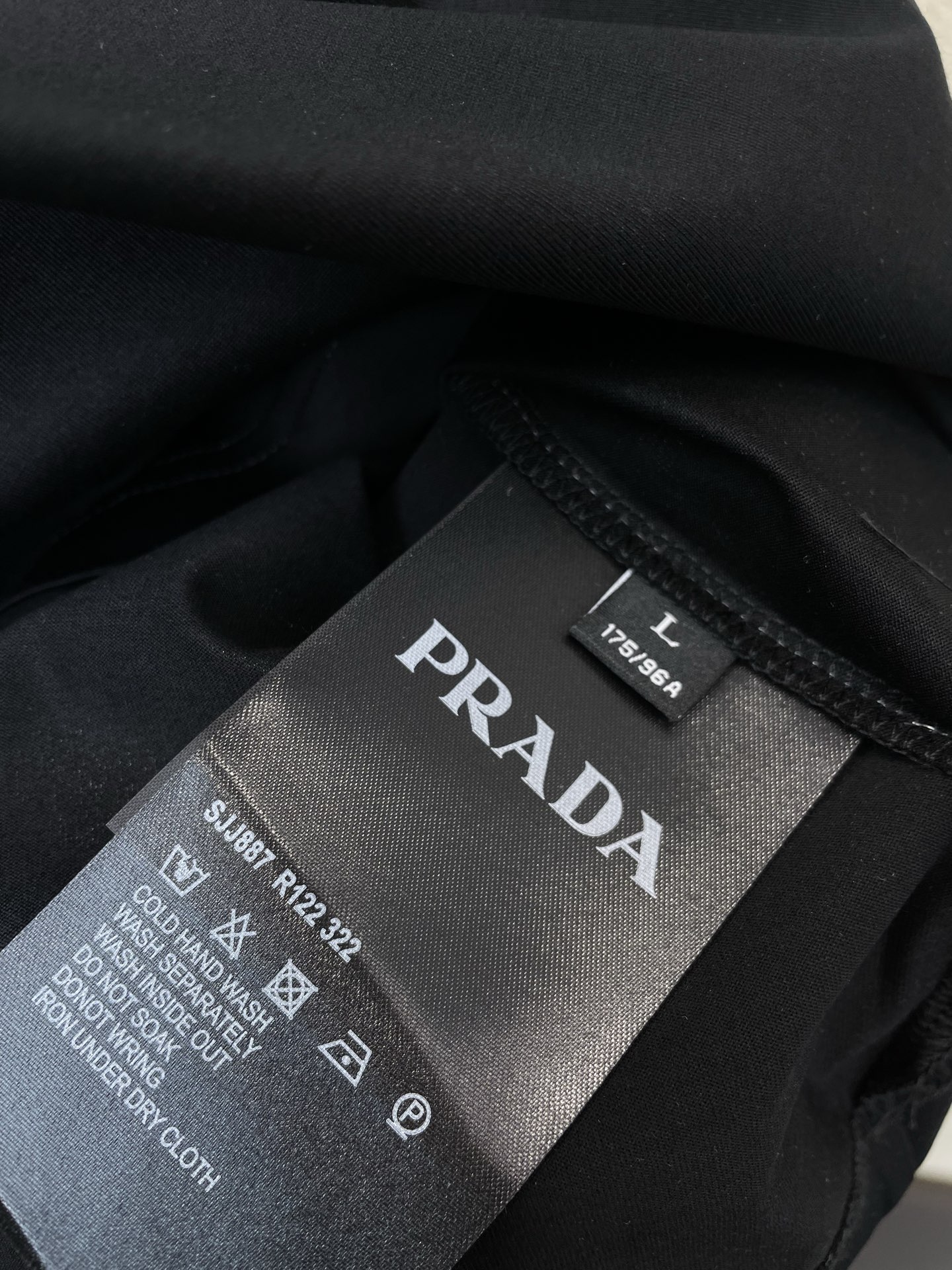 。Prada普拉达💥砸锅卖铁都要上的新款新款原单男士休闲短袖 高端定制 高端版本 时尚百搭爆款⚠️⚠️✨