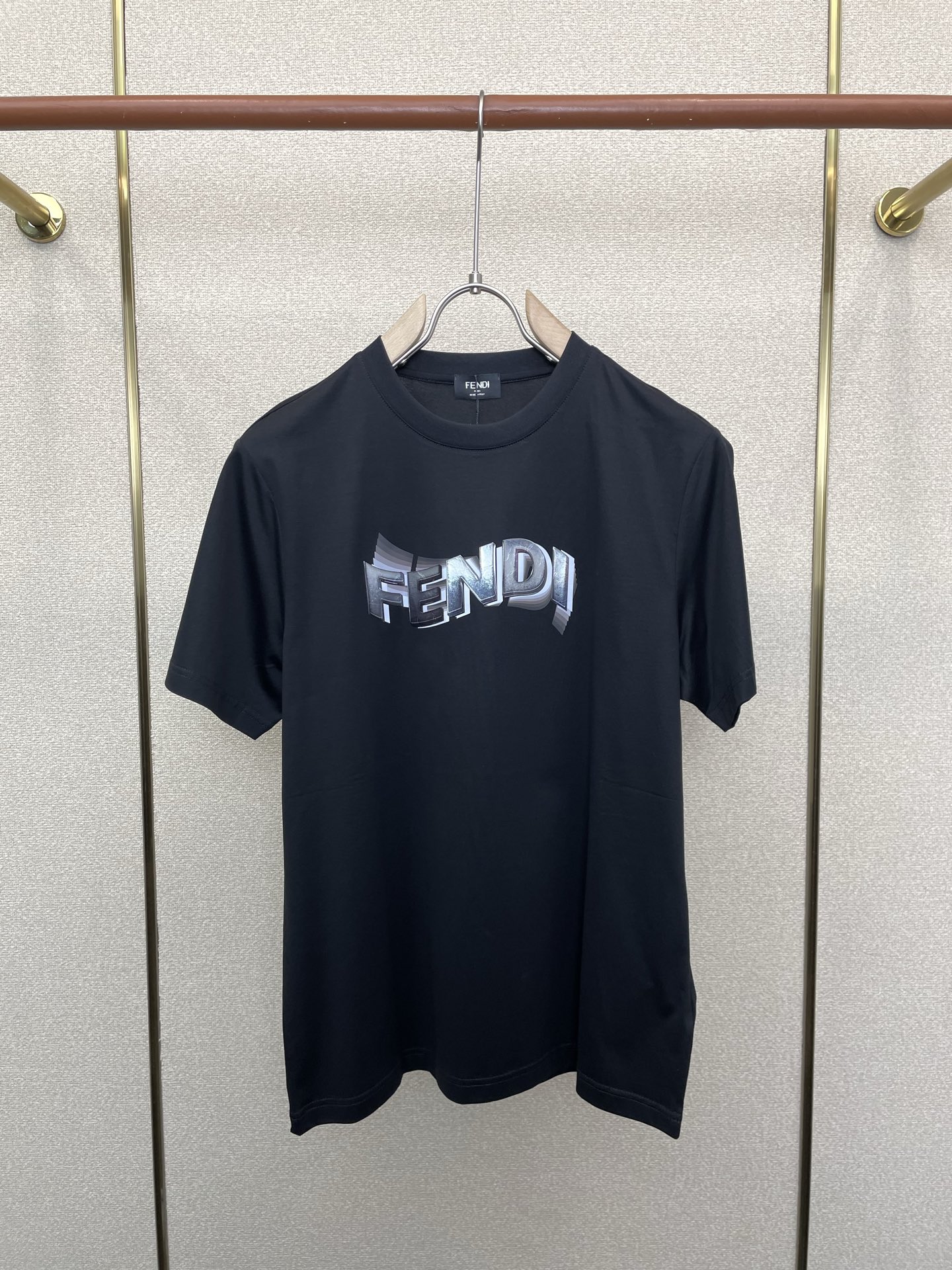 。FENDI芬迪💥砸锅卖铁都要上的新款新款原单男士休闲短袖 高端定制 高端版本 时尚百搭爆款⚠️⚠️✨✨