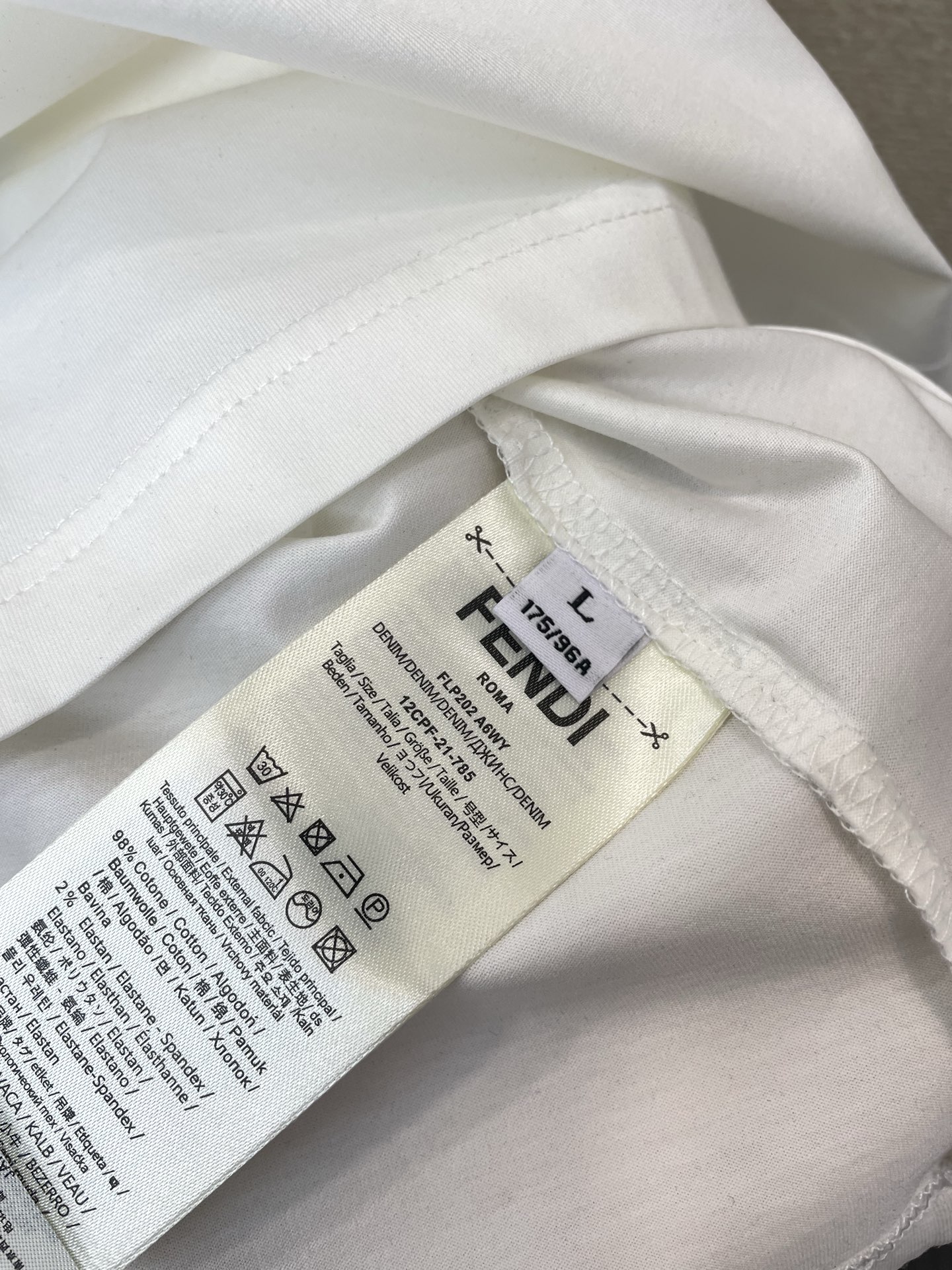 。FENDI芬迪💥砸锅卖铁都要上的新款新款原单男士休闲短袖 高端定制 高端版本 时尚百搭爆款⚠️⚠️✨✨