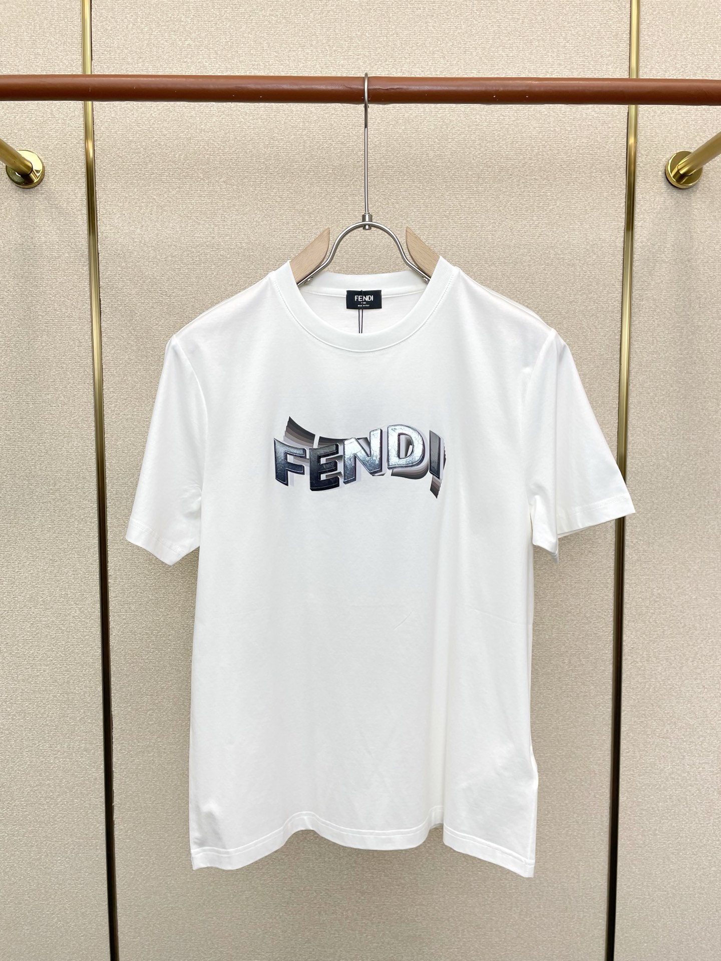 。FENDI芬迪💥砸锅卖铁都要上的新款新款原单男士休闲短袖 高端定制 高端版本 时尚百搭爆款⚠️⚠️✨✨