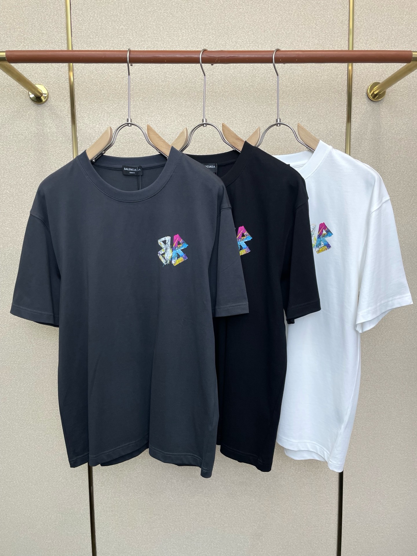 。Balenciaga巴黎世家💥砸锅卖铁都要上的新款新款原单男士休闲短袖 高端定制 高端版本 时尚百搭爆