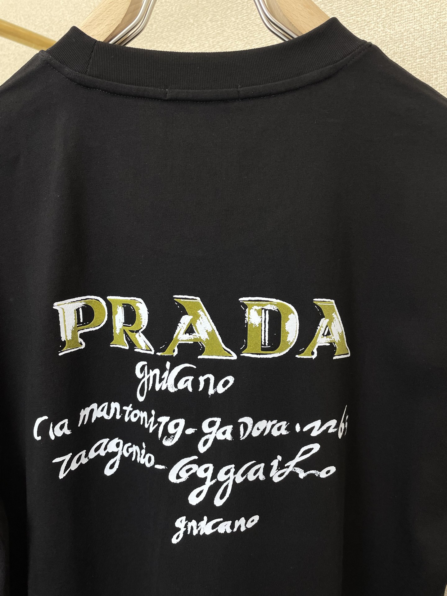 。Prada普拉达💥砸锅卖铁都要上的新款新款原单男士休闲短袖 高端定制 高端版本 时尚百搭爆款⚠️⚠️✨