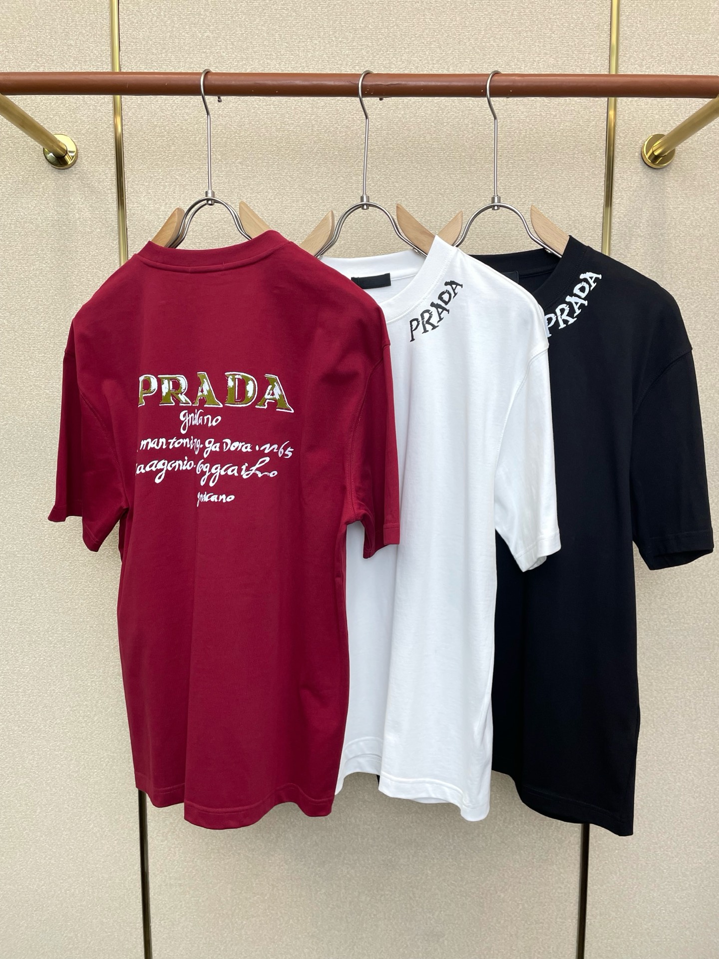 。Prada普拉达💥砸锅卖铁都要上的新款新款原单男士休闲短袖 高端定制 高端版本 时尚百搭爆款⚠️⚠️✨