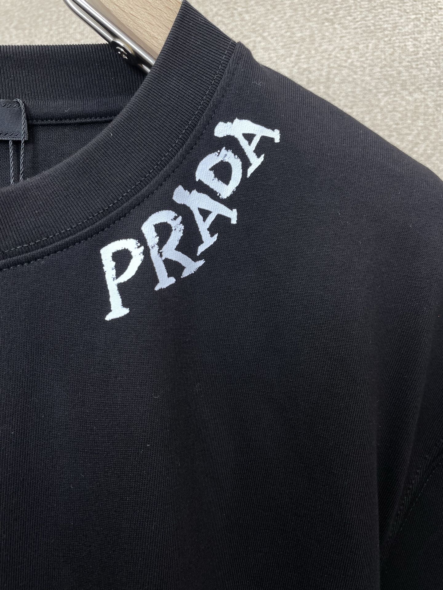 。Prada普拉达💥砸锅卖铁都要上的新款新款原单男士休闲短袖 高端定制 高端版本 时尚百搭爆款⚠️⚠️✨