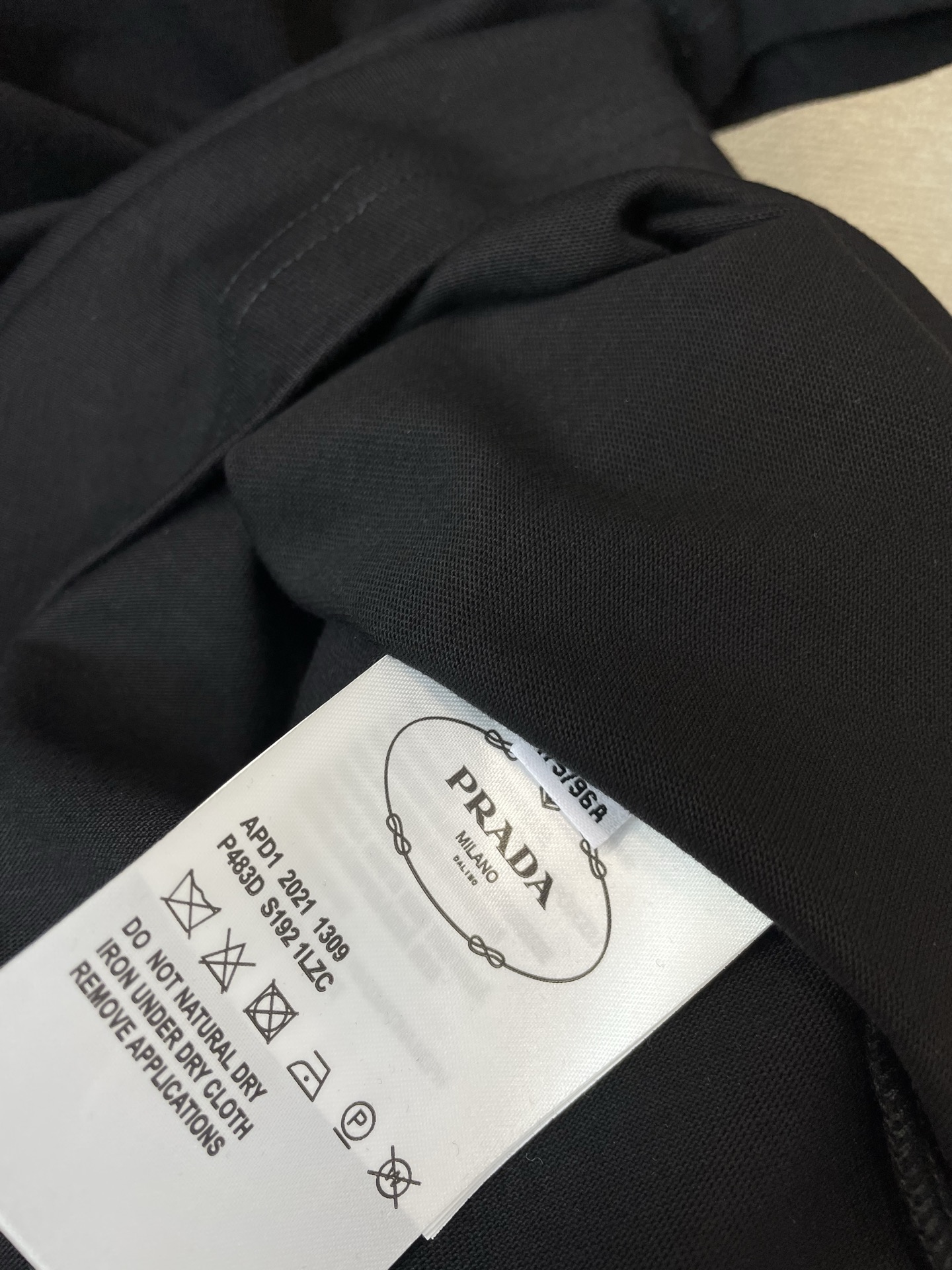 。Prada普拉达💥砸锅卖铁都要上的新款新款原单男士休闲短袖 高端定制 高端版本 时尚百搭爆款⚠️⚠️✨