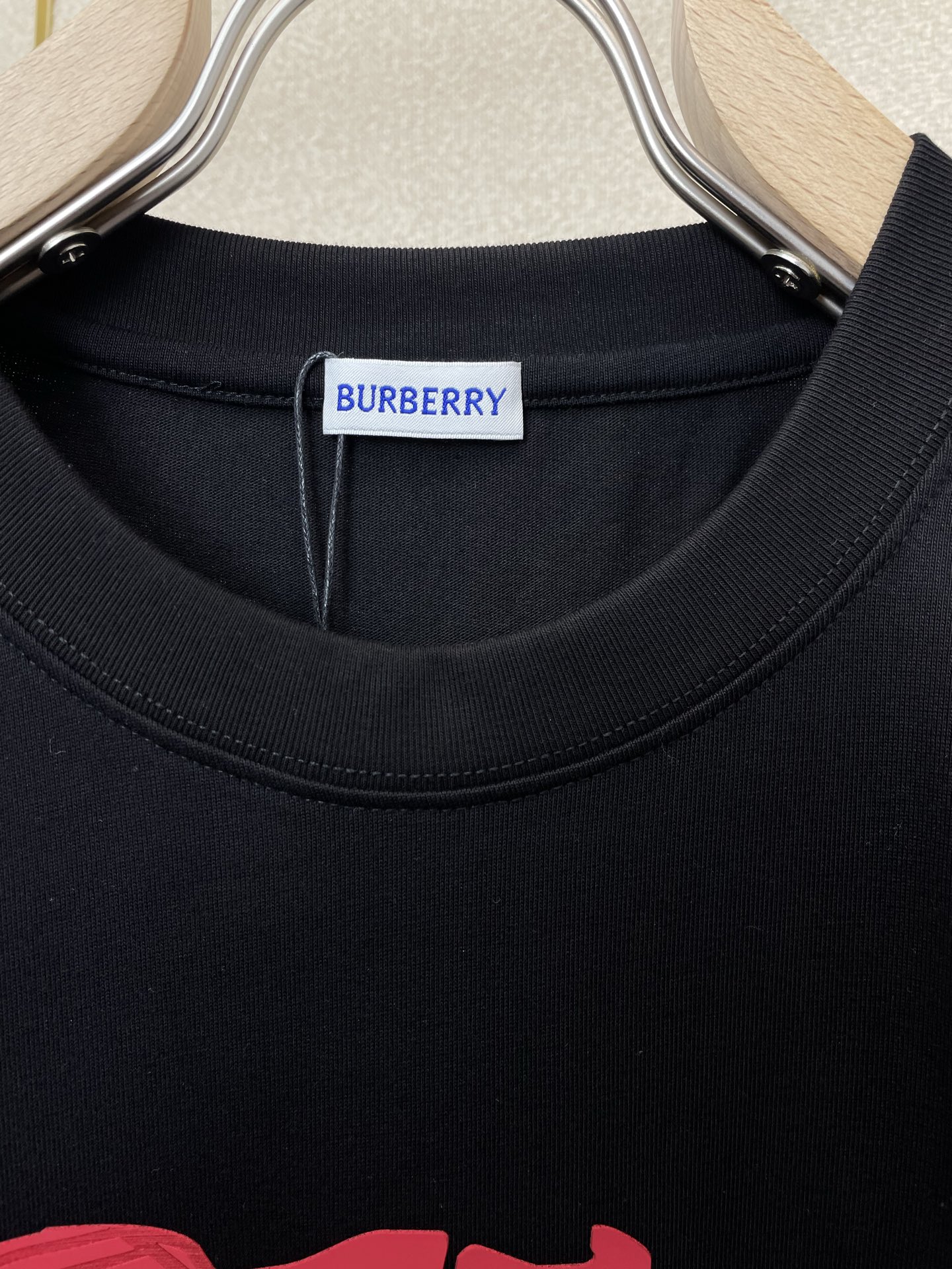 。Burberry巴宝莉💥砸锅卖铁都要上的新款新款原单男士休闲短袖 高端定制 高端版本 时尚百搭爆款⚠️